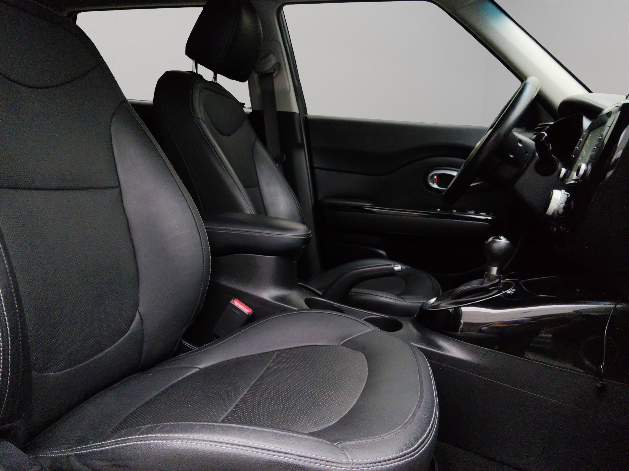KIA Soul  5 pts. EX Pack, 2.0l, TA, a/ac., piel, TP, f. niebla, RA-18 (línea anterior) 2019