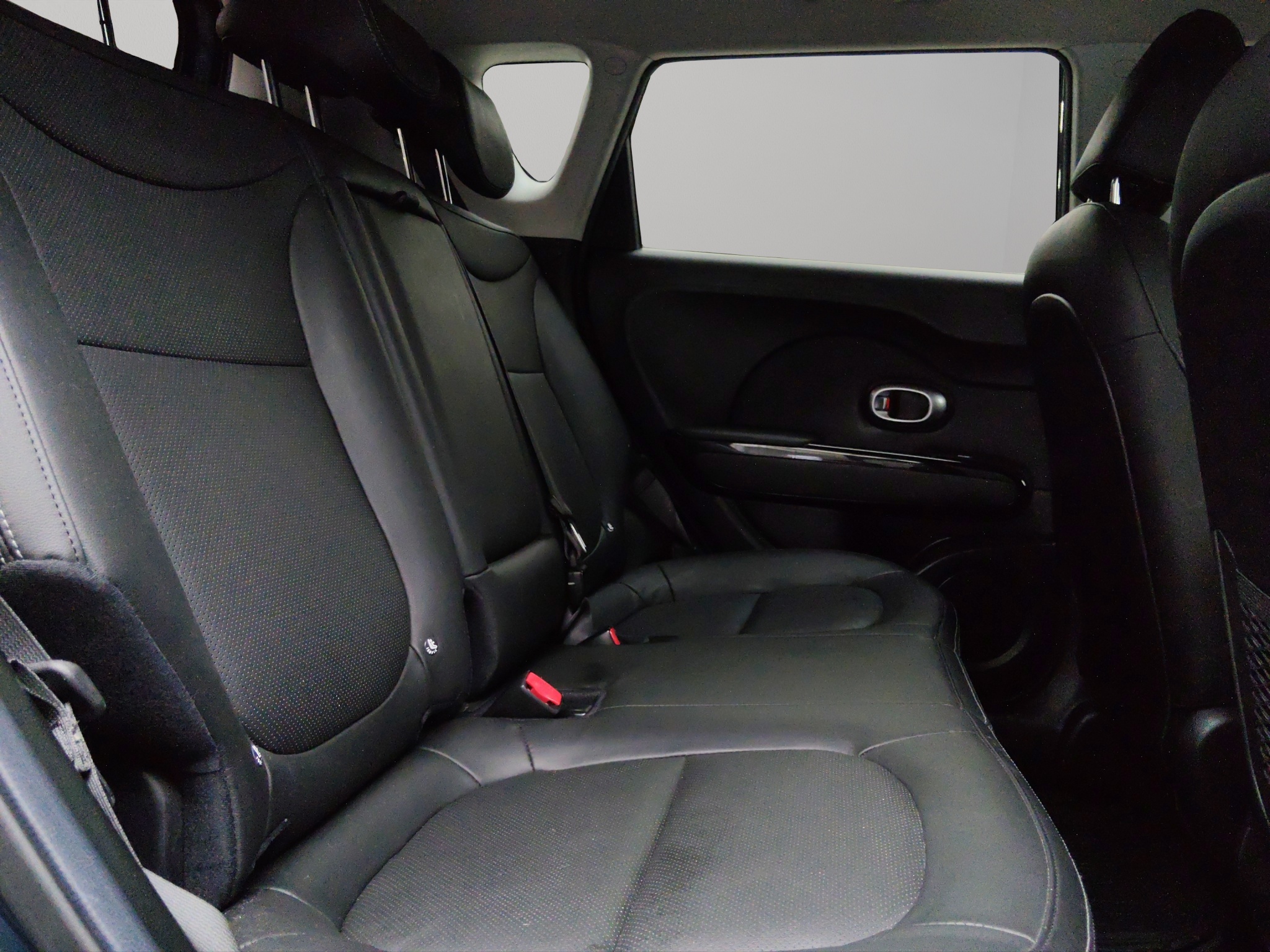 KIA Soul  5 pts. EX Pack, 2.0l, TA, a/ac., piel, TP, f. niebla, RA-18 (línea anterior) 2019