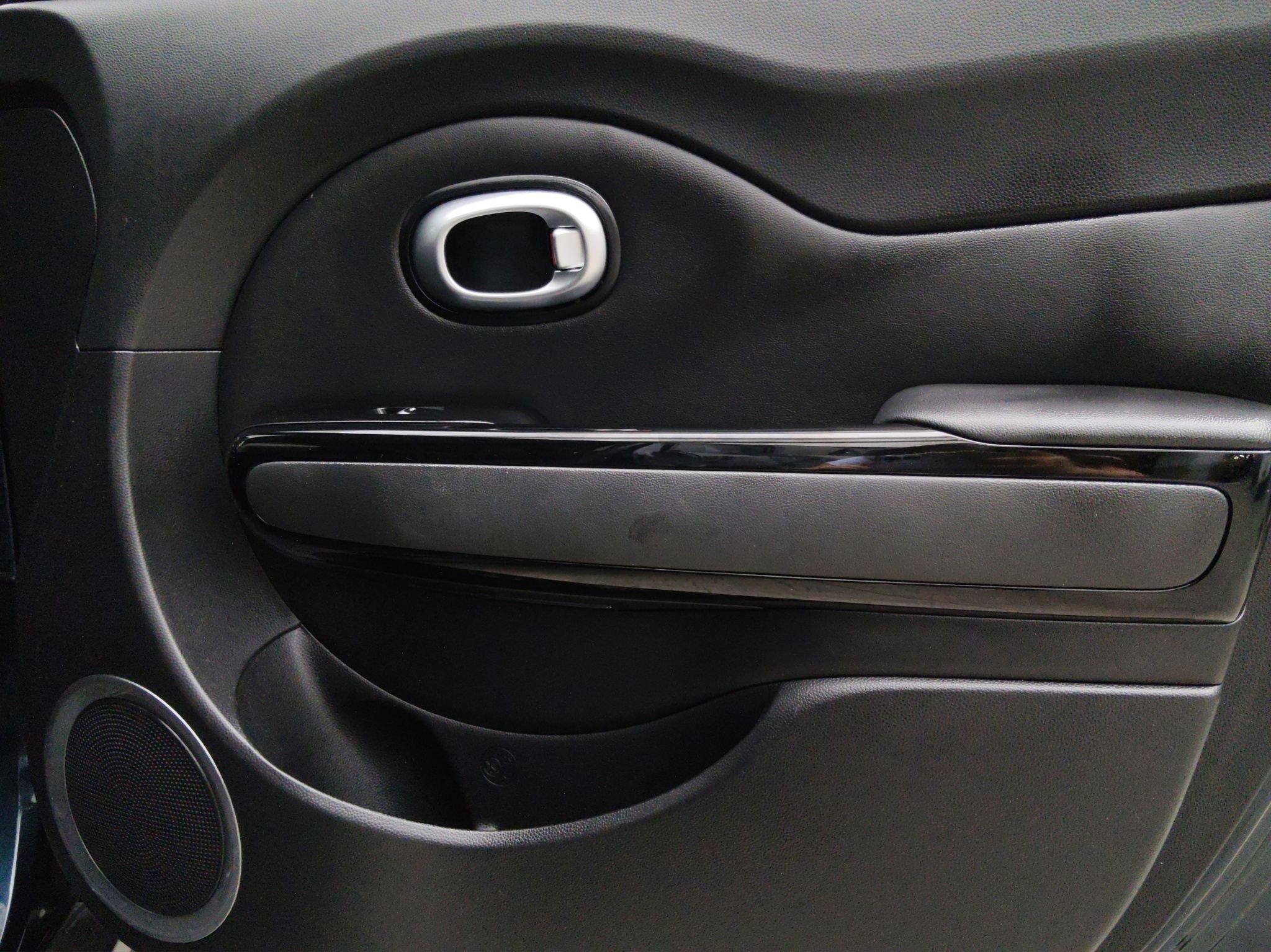 KIA Soul  5 pts. EX Pack, 2.0l, TA, a/ac., piel, TP, f. niebla, RA-18 (línea anterior) 2019