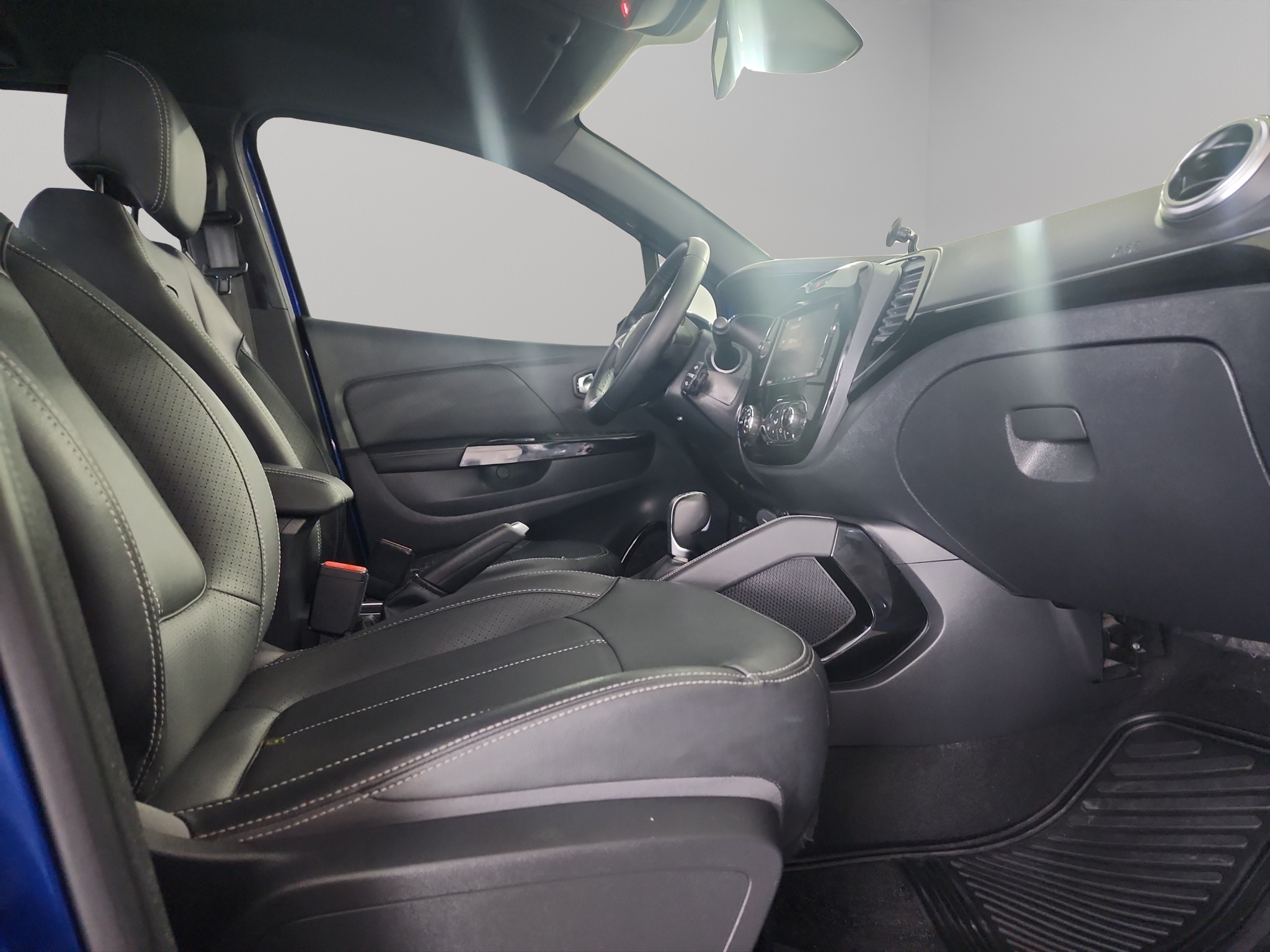 Renault Captur VUD Interior 13