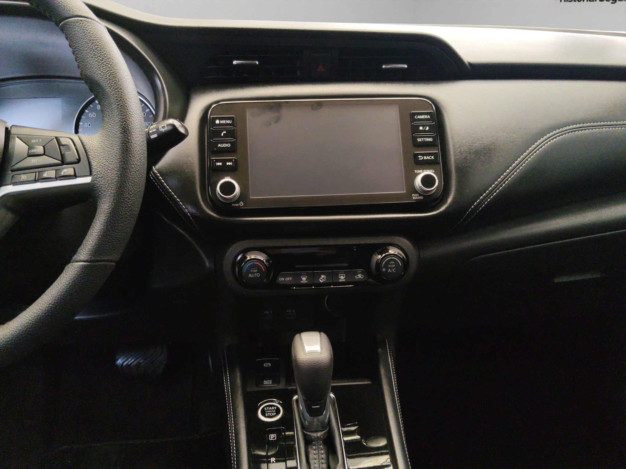 Nissan Kicks  5 pts. Exclusive, 1.6l, TA, a/ac. Aut., piel, GPS, RA-17 (línea anterior) 2024