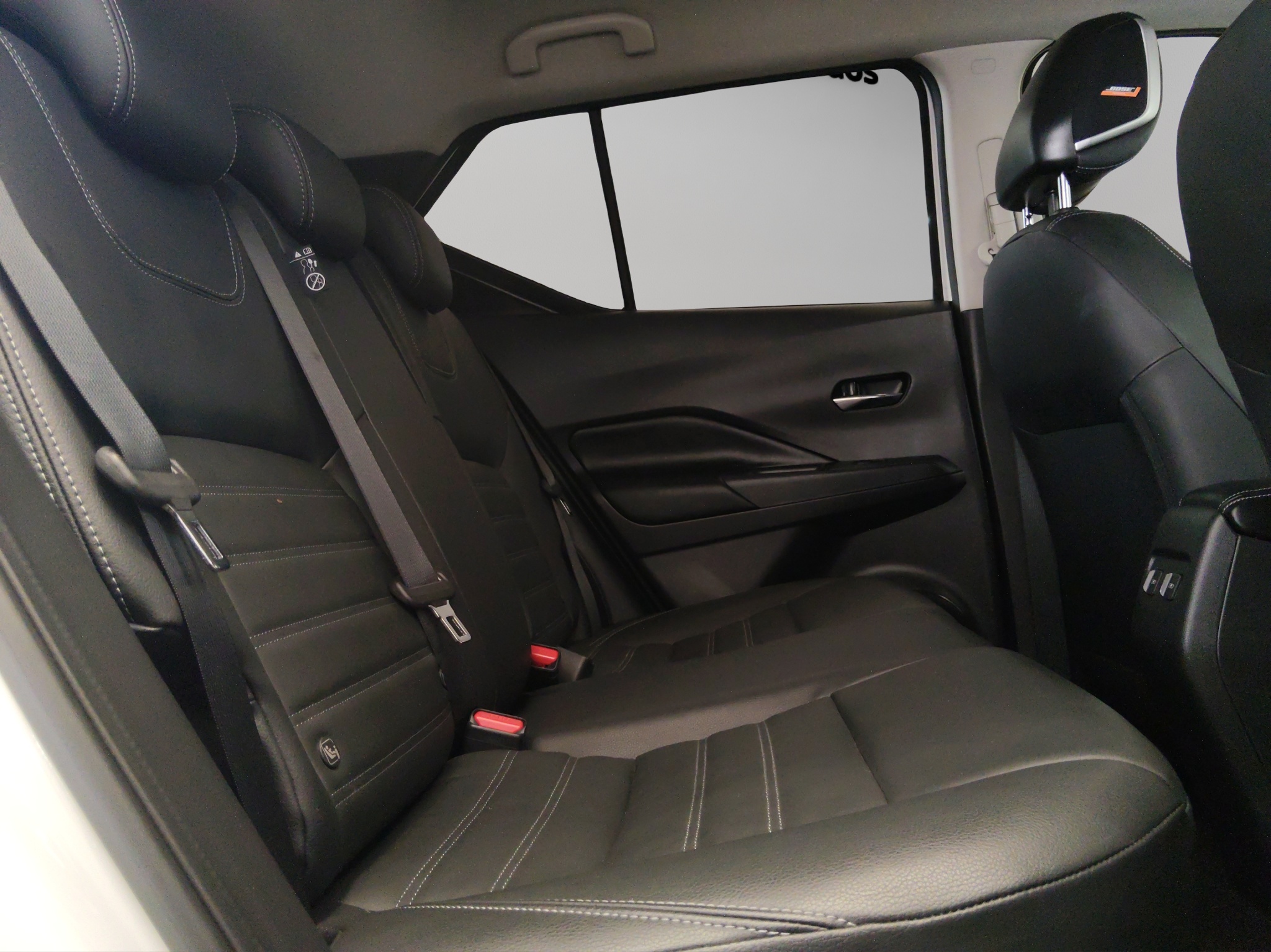 Nissan Kicks  5 pts. Exclusive, 1.6l, TA, a/ac. Aut., piel, GPS, RA-17 (línea anterior) 2024