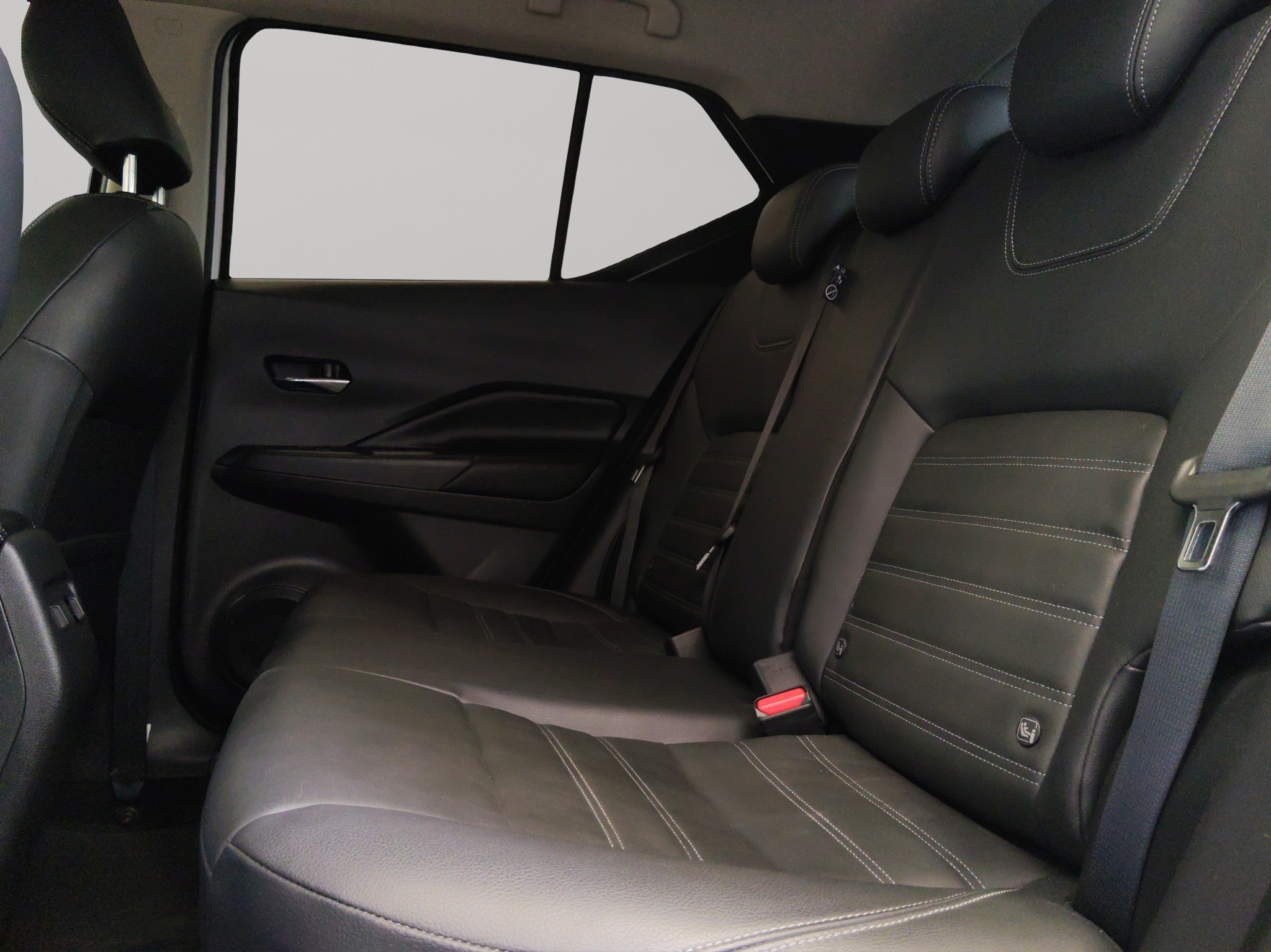 Nissan Kicks  5 pts. Exclusive, 1.6l, TA, a/ac. Aut., piel, GPS, RA-17 (línea anterior) 2024