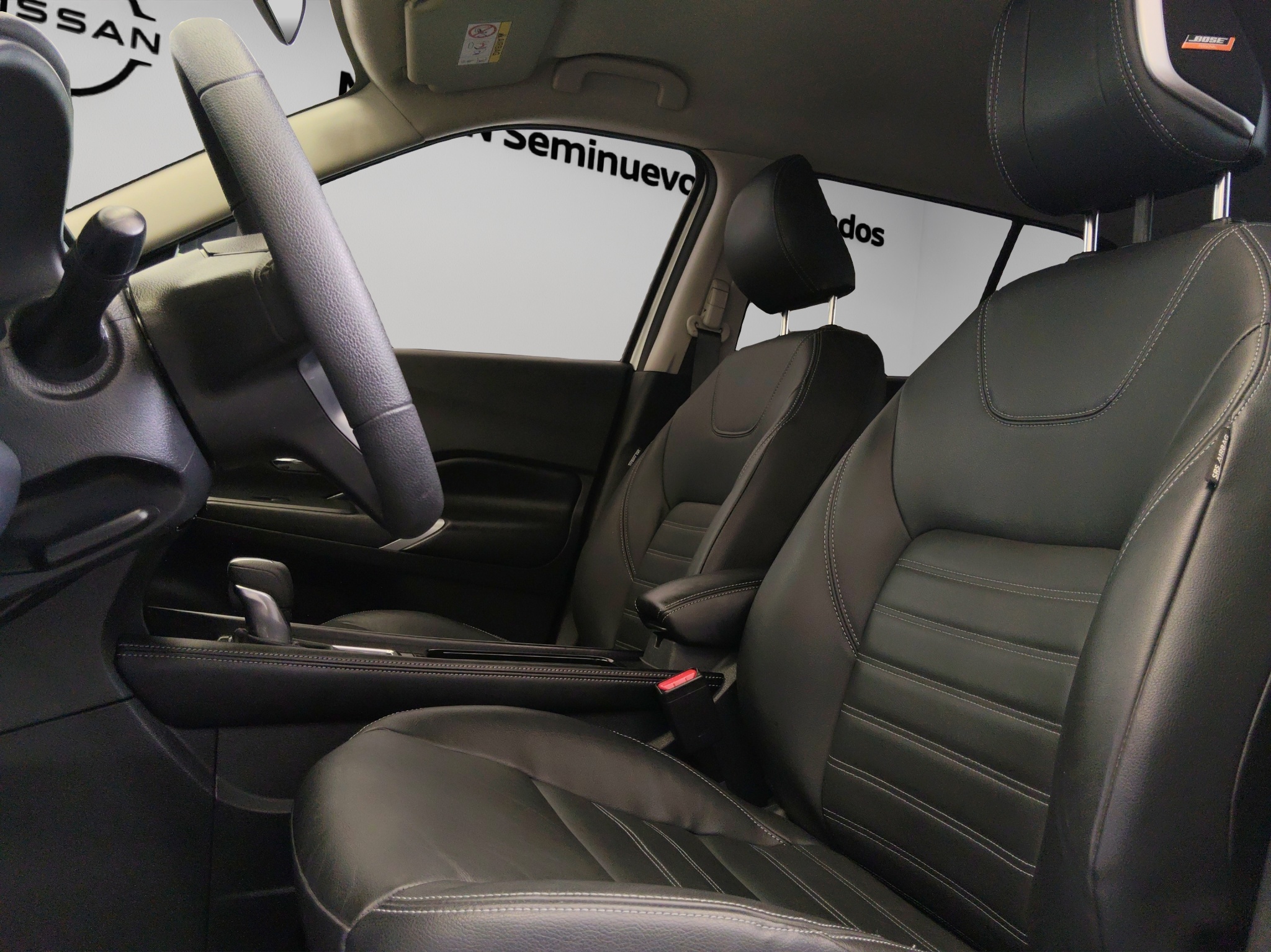 Nissan Kicks  5 pts. Exclusive, 1.6l, TA, a/ac. Aut., piel, GPS, RA-17 (línea anterior) 2024