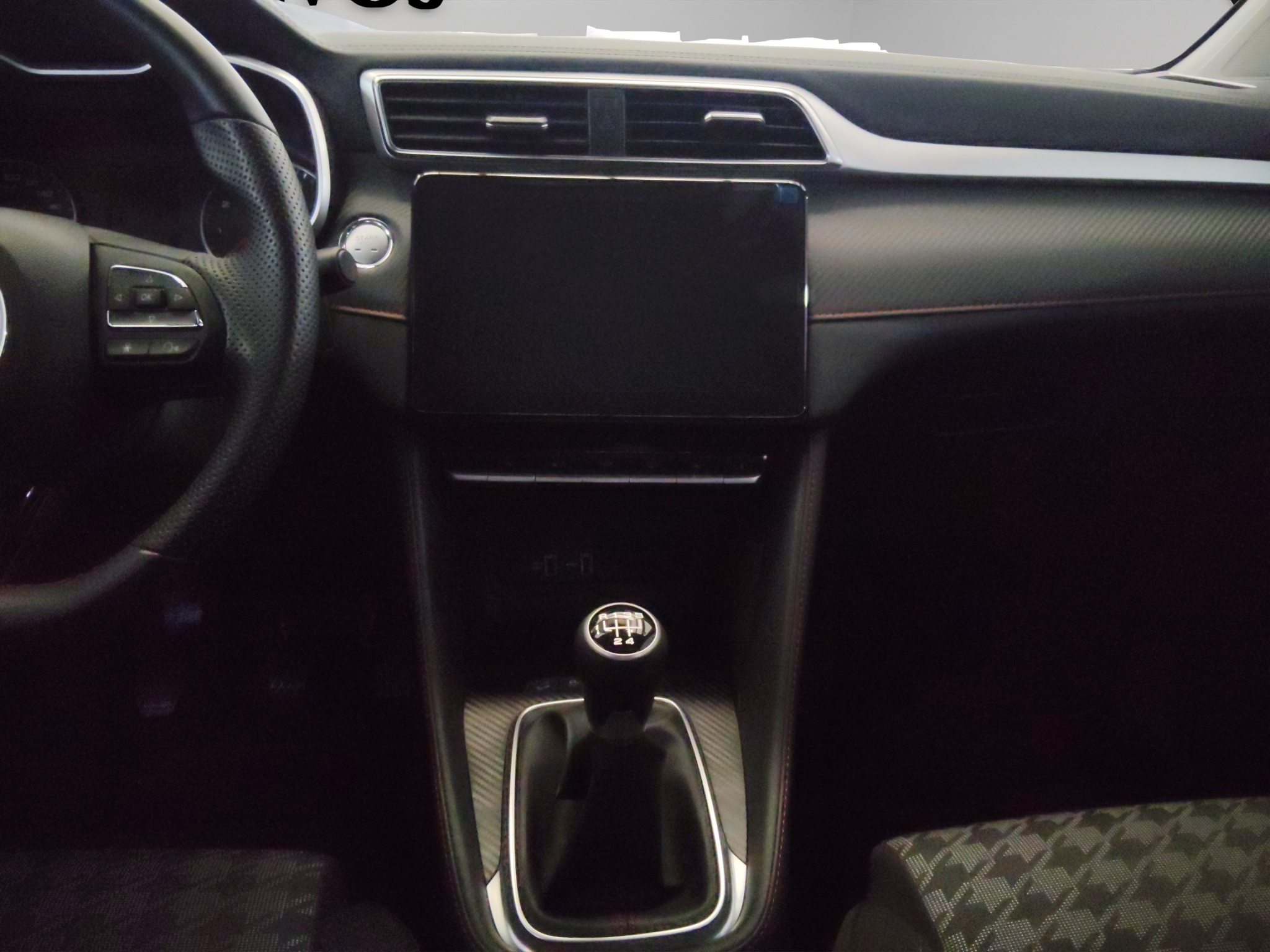 MG ZS  5 pts. Style, 1.5l, TM5, RA-17 (línea anterior) 2024