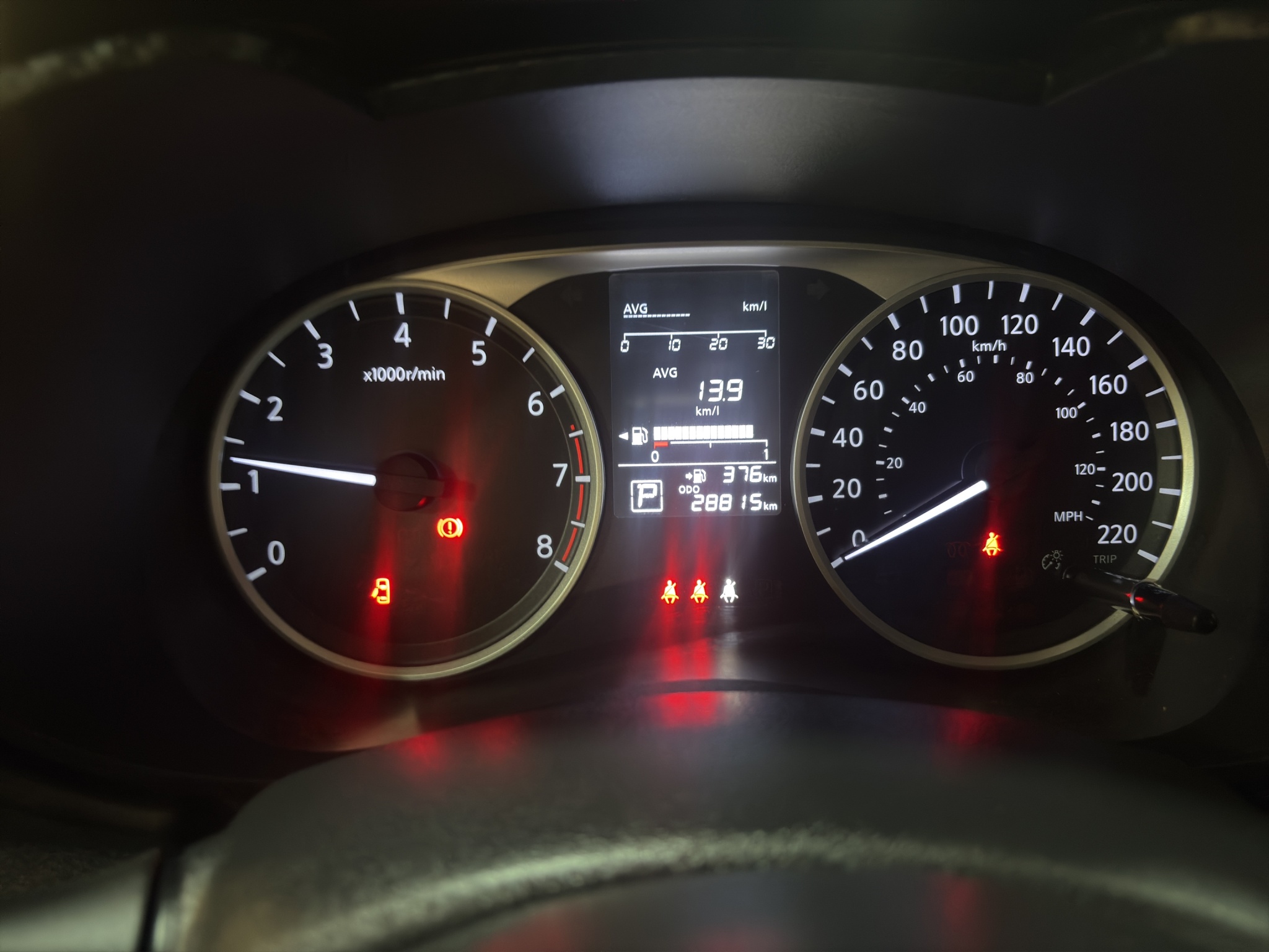 Nissan Versa Lateral izquierdo 12