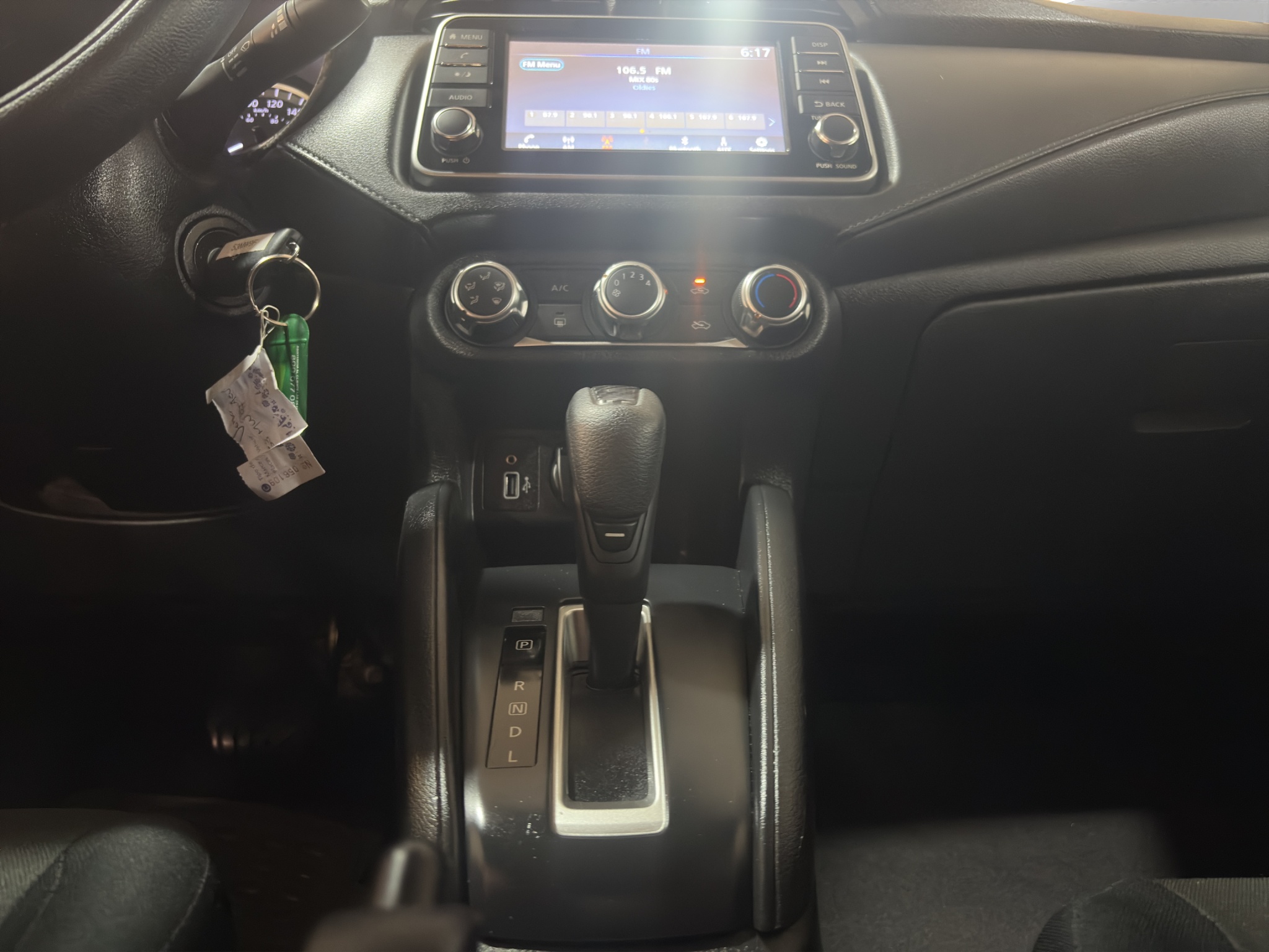 Nissan Versa Frente 4