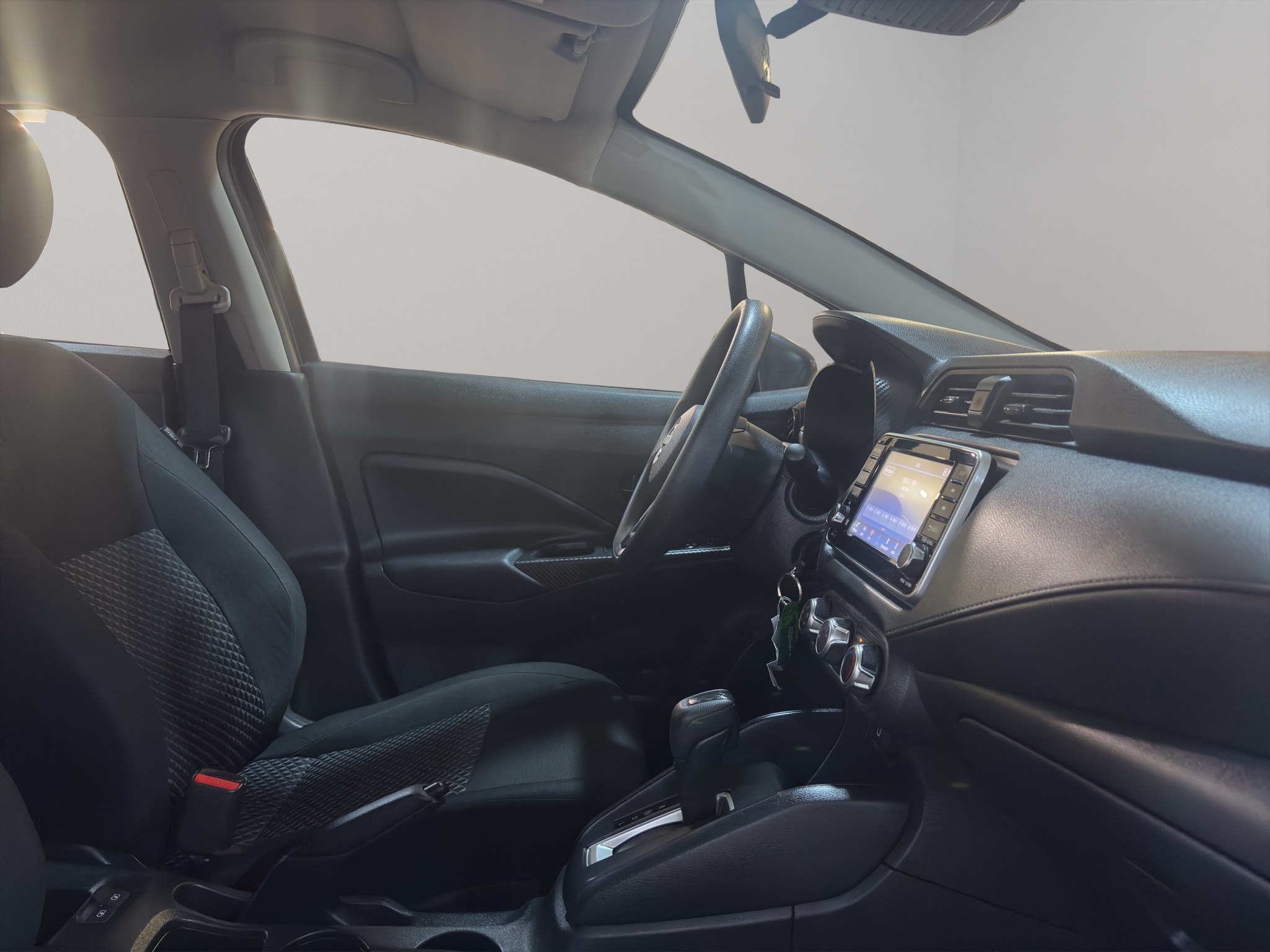 Nissan Versa Llantas 8