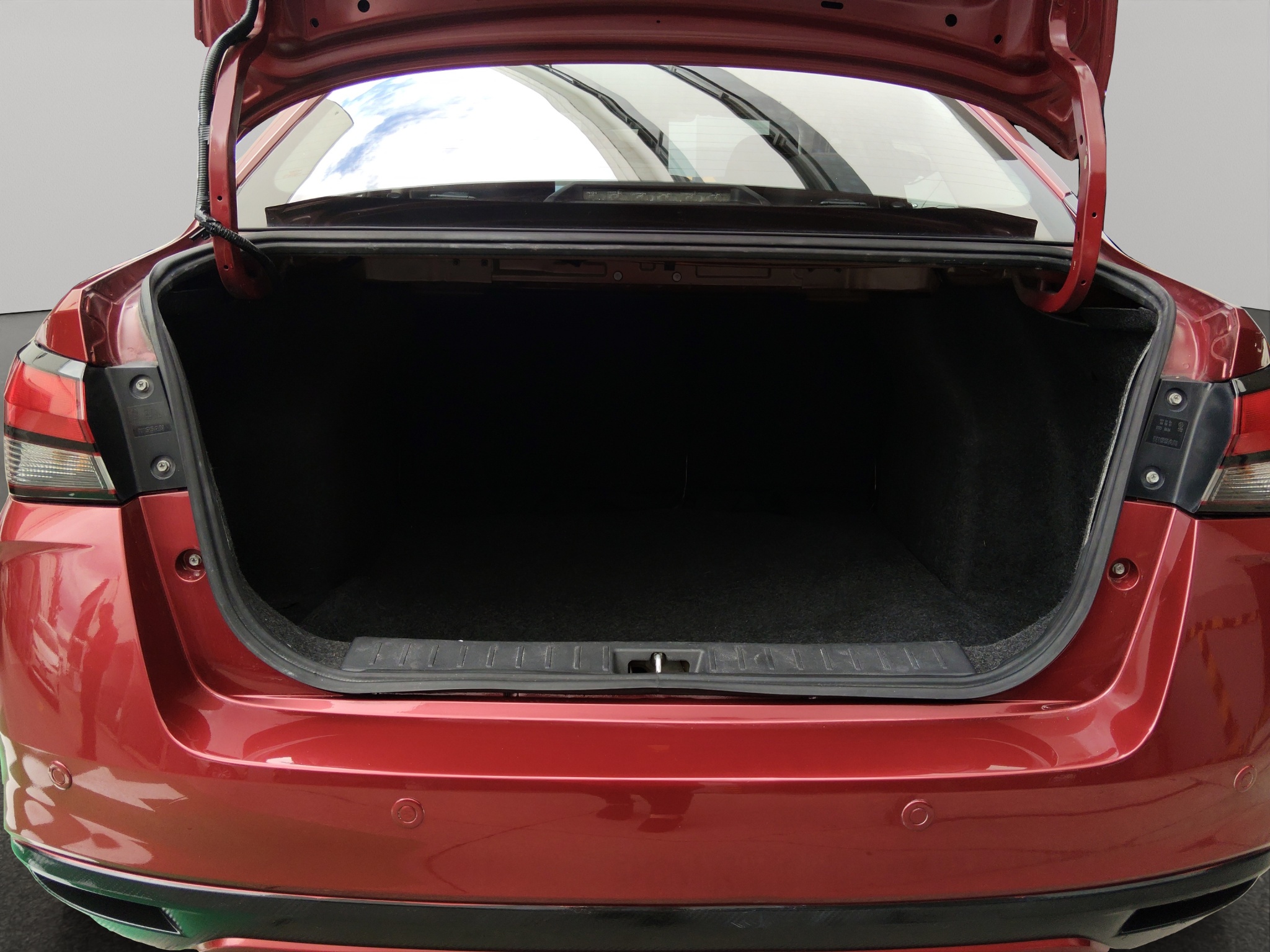 Nissan Versa 4 pts. Advance, TM5, a/ac., VE, f. niebla, RA-16 2021