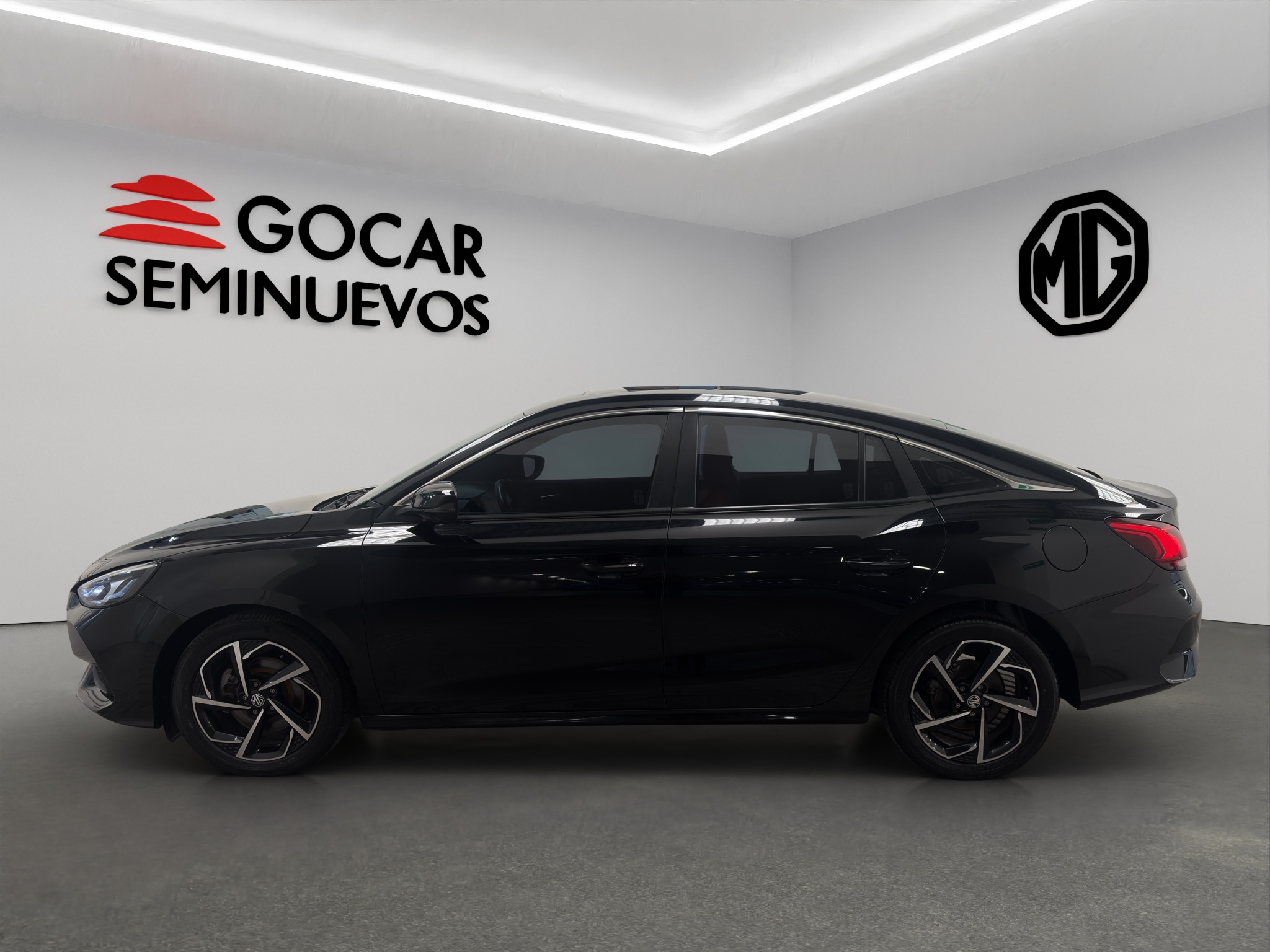 MG GT 4 pts. Alpha, 1.5T, TA, piel, QC, cambios al volante, RA-17 2024