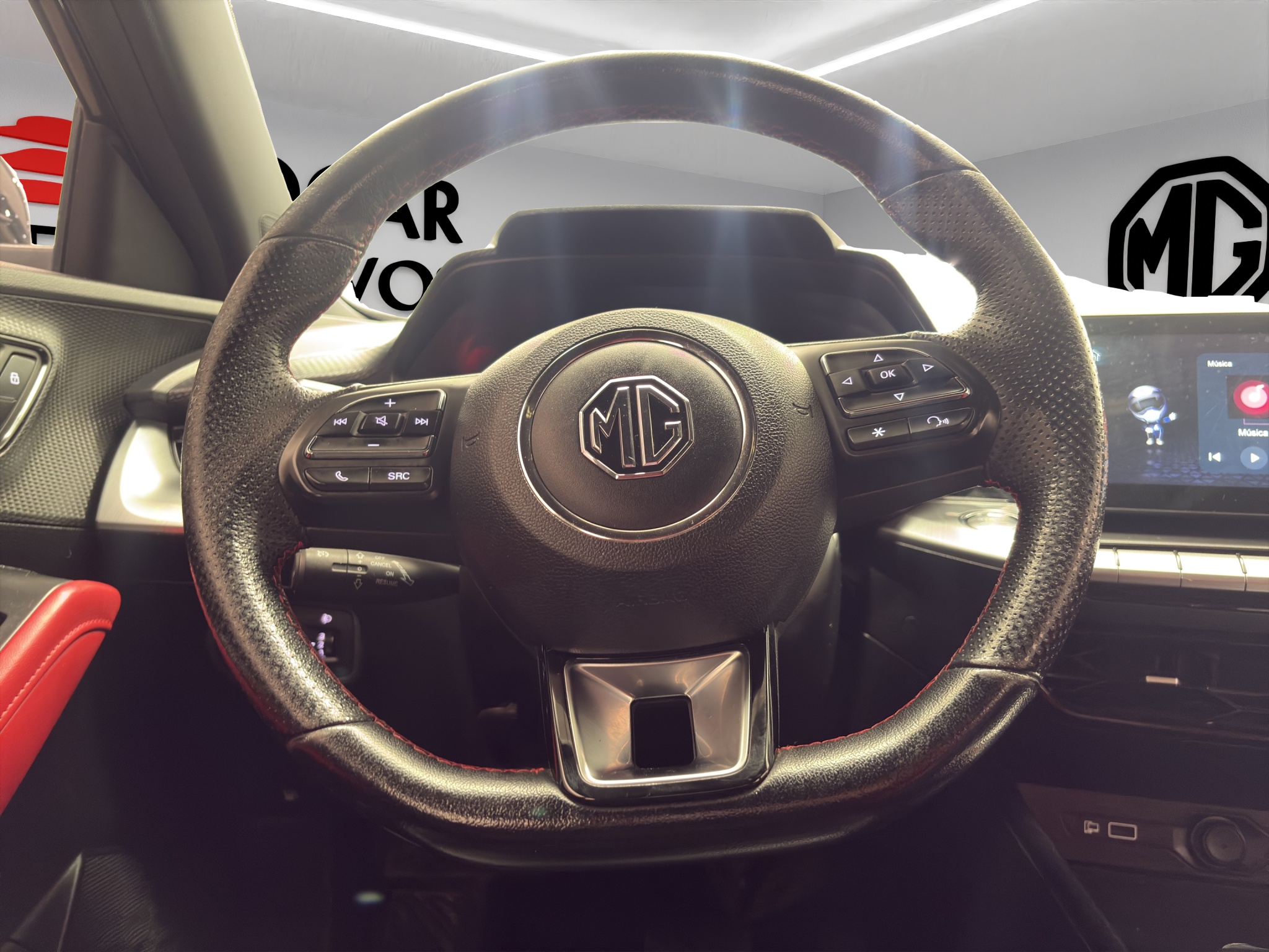 MG GT 4 pts. Alpha, 1.5T, TA, piel, QC, cambios al volante, RA-17 2024
