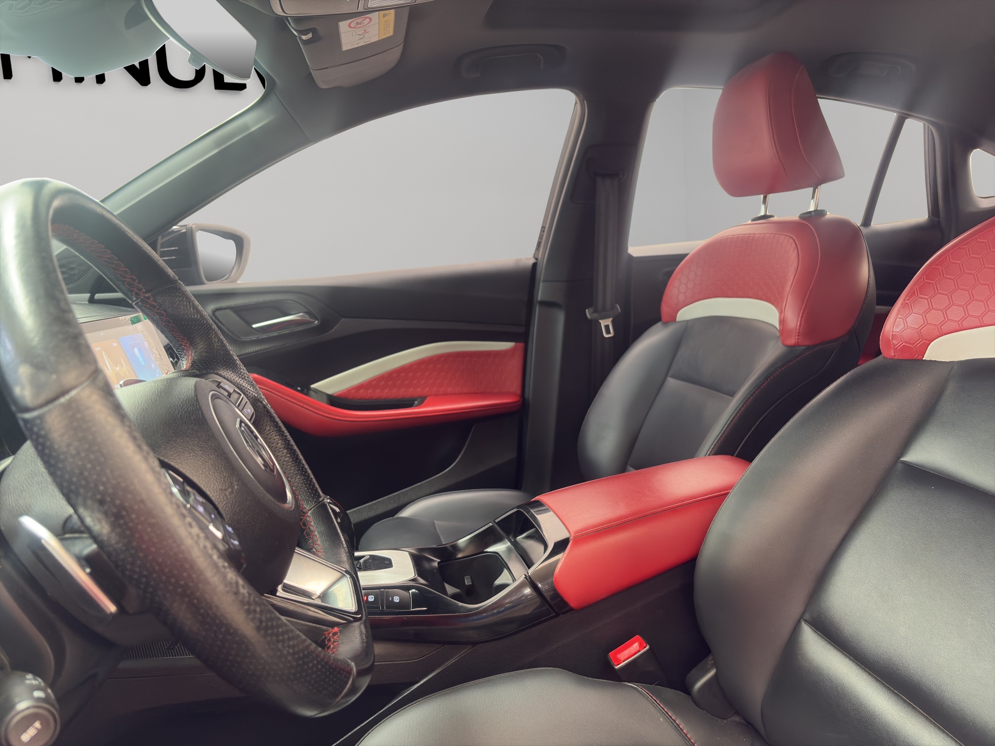MG GT 4 pts. Alpha, 1.5T, TA, piel, QC, cambios al volante, RA-17 2024
