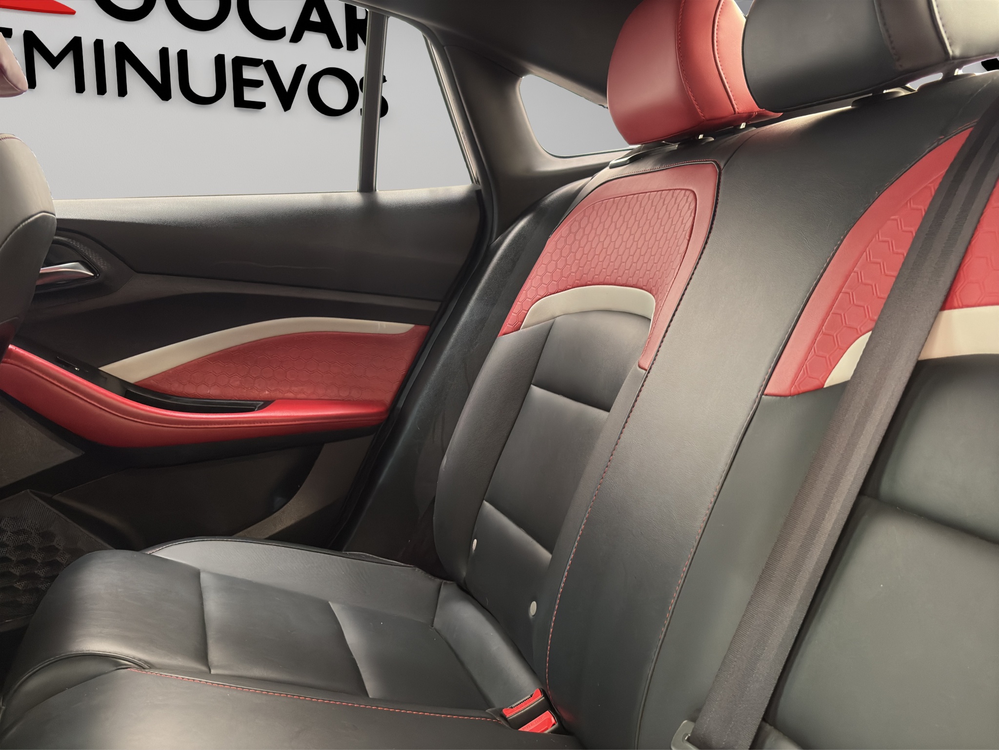 MG GT 4 pts. Alpha, 1.5T, TA, piel, QC, cambios al volante, RA-17 2024