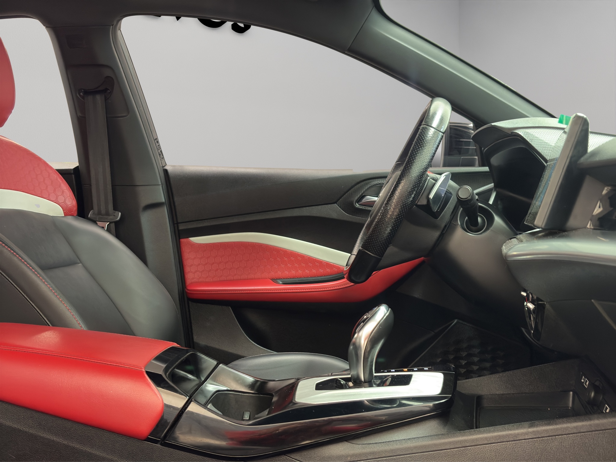 MG GT 4 pts. Alpha, 1.5T, TA, piel, QC, cambios al volante, RA-17 2024