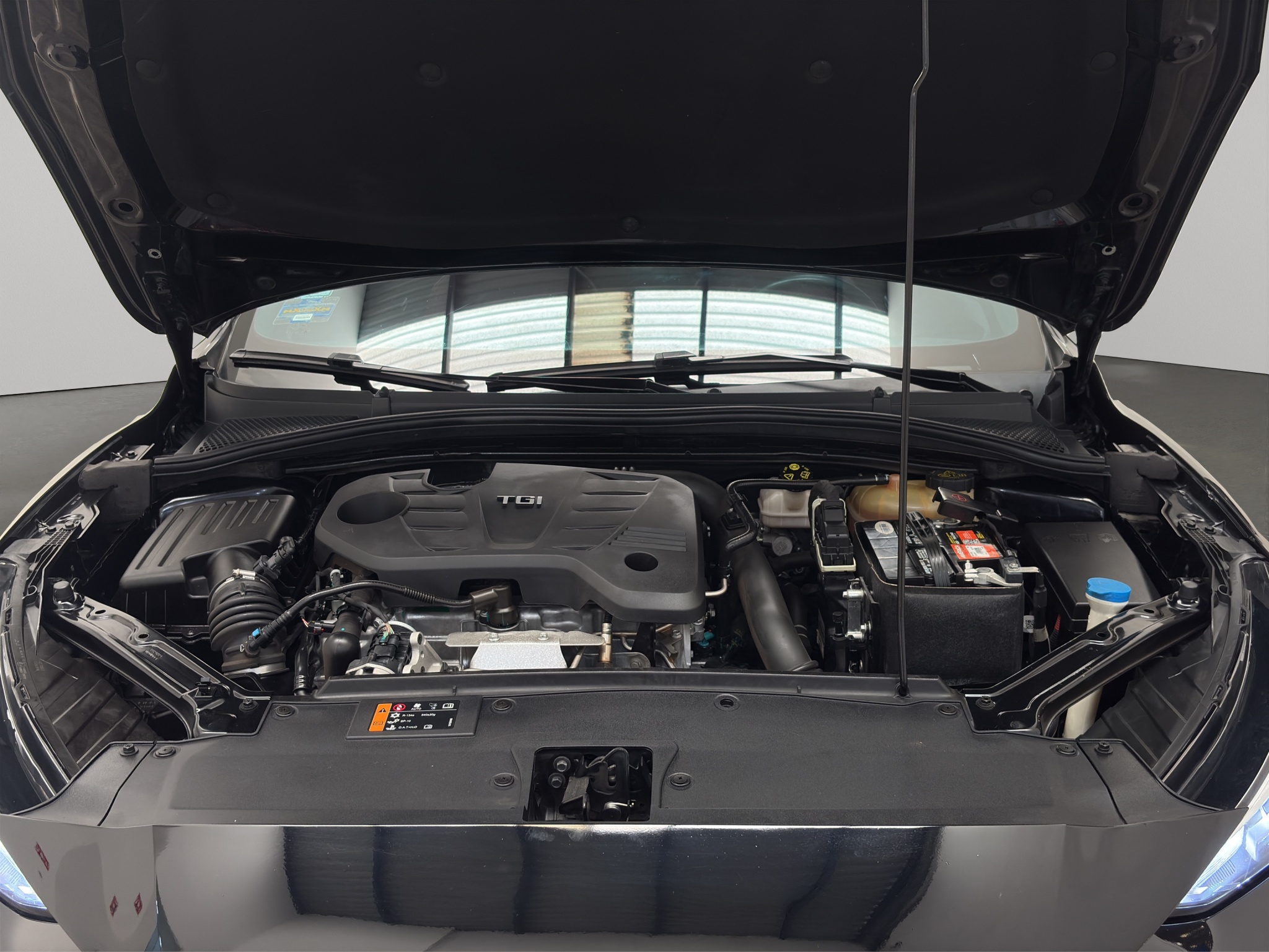 MG GT 4 pts. Alpha, 1.5T, TA, piel, QC, cambios al volante, RA-17 2024