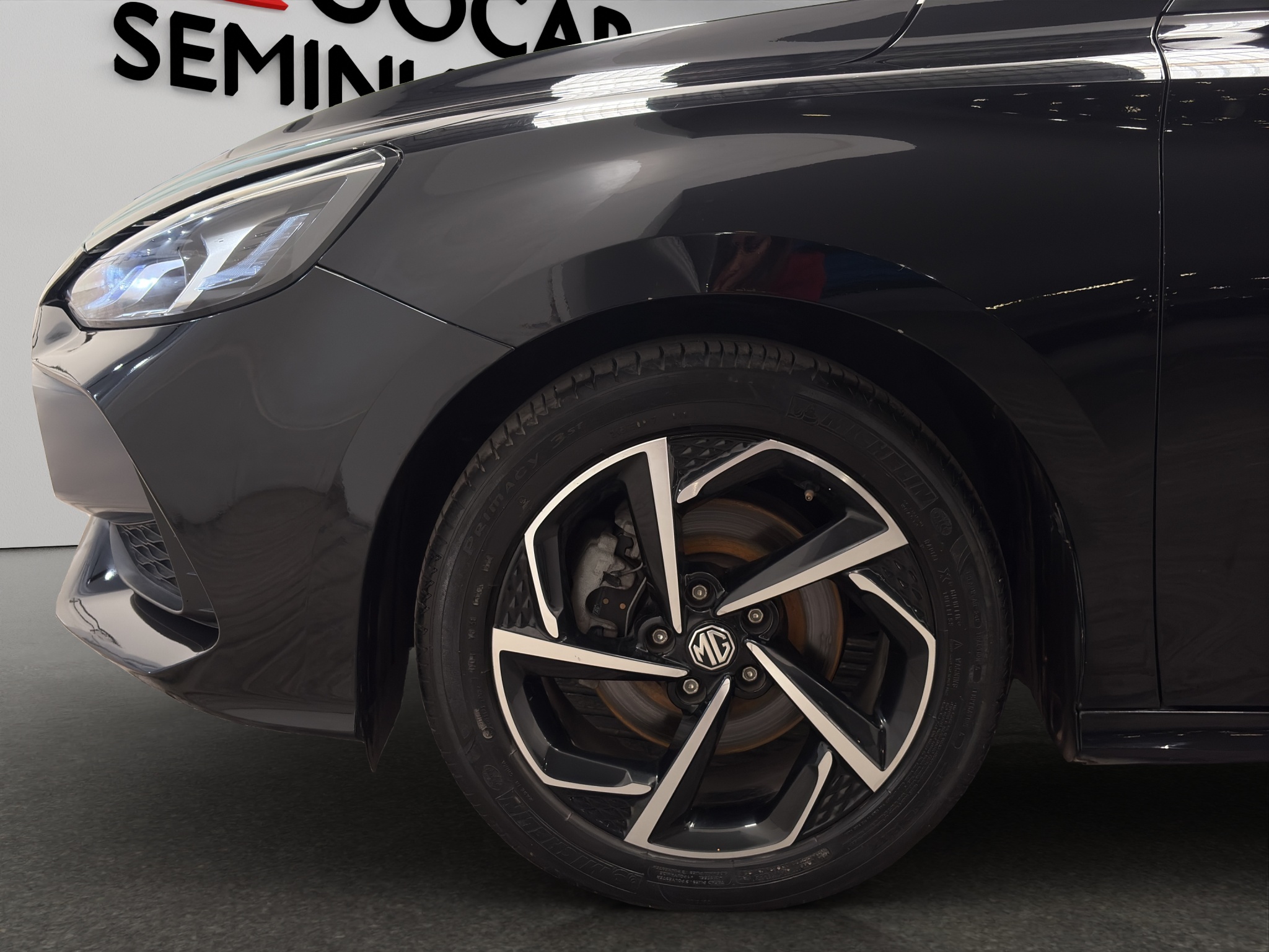 MG GT 4 pts. Alpha, 1.5T, TA, piel, QC, cambios al volante, RA-17 2024