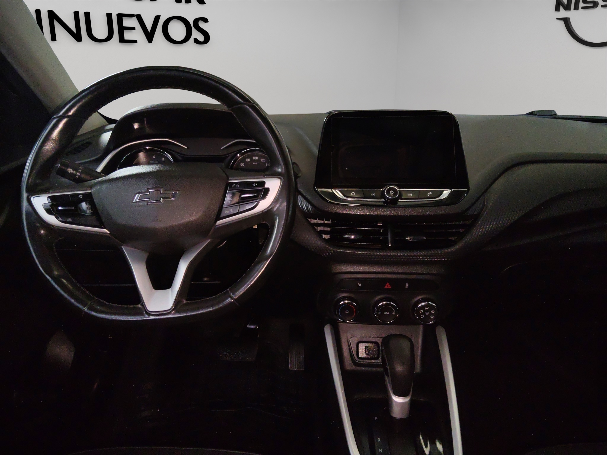 Chevrolet Onix 4 pts. Premier Red Line, 1.0T, TA, a/ac. Aut., VE, QC, BA, f. led, RA-16 2023