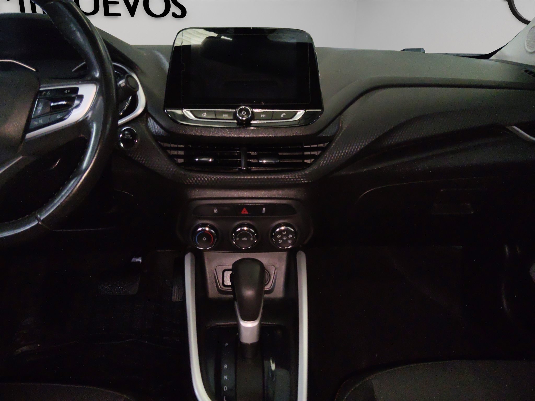 Chevrolet Onix 4 pts. Premier Red Line, 1.0T, TA, a/ac. Aut., VE, QC, BA, f. led, RA-16 2023