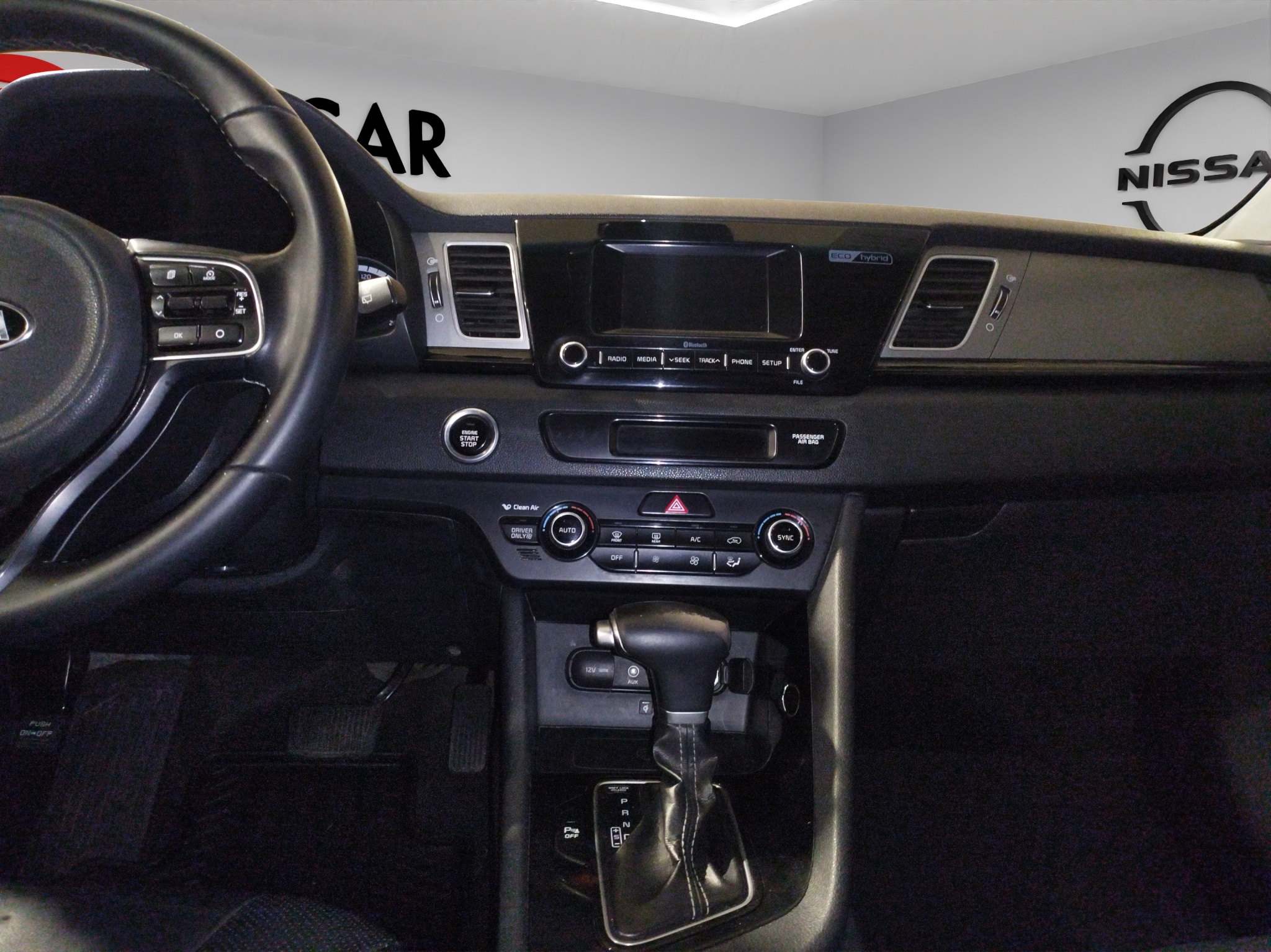 KIA Niro VUD 5 pts. EX, HEV, TA, a/ac., piel, QC, f. xenón, RA-18 2017