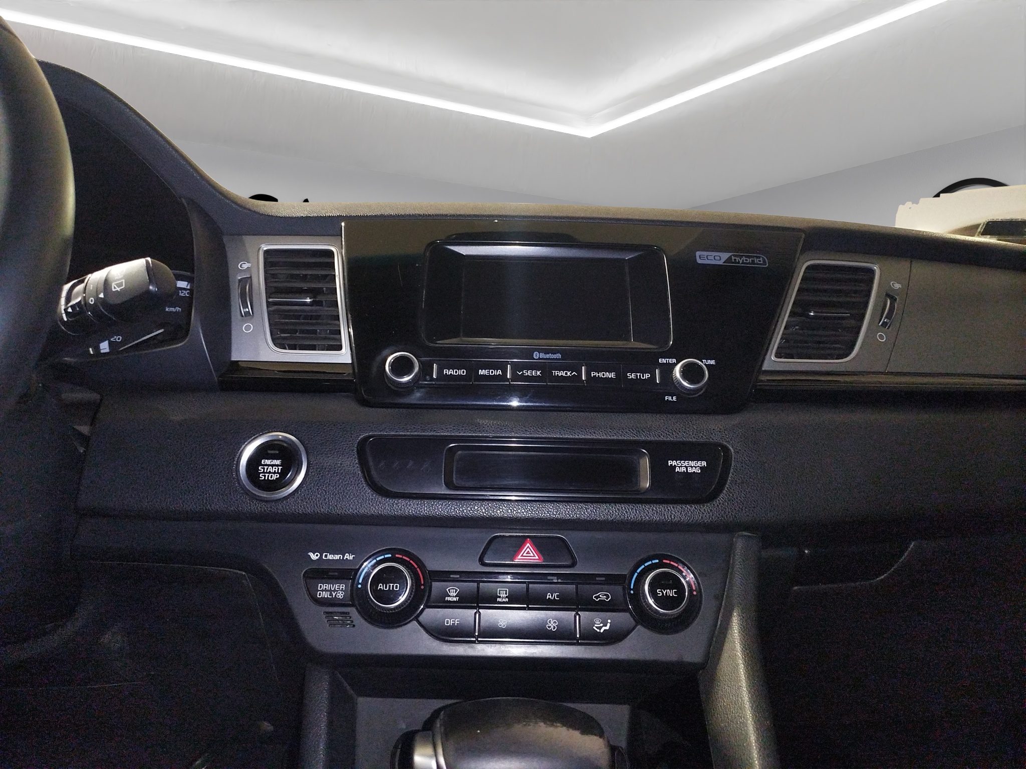 KIA Niro VUD 5 pts. EX, HEV, TA, a/ac., piel, QC, f. xenón, RA-18 2017