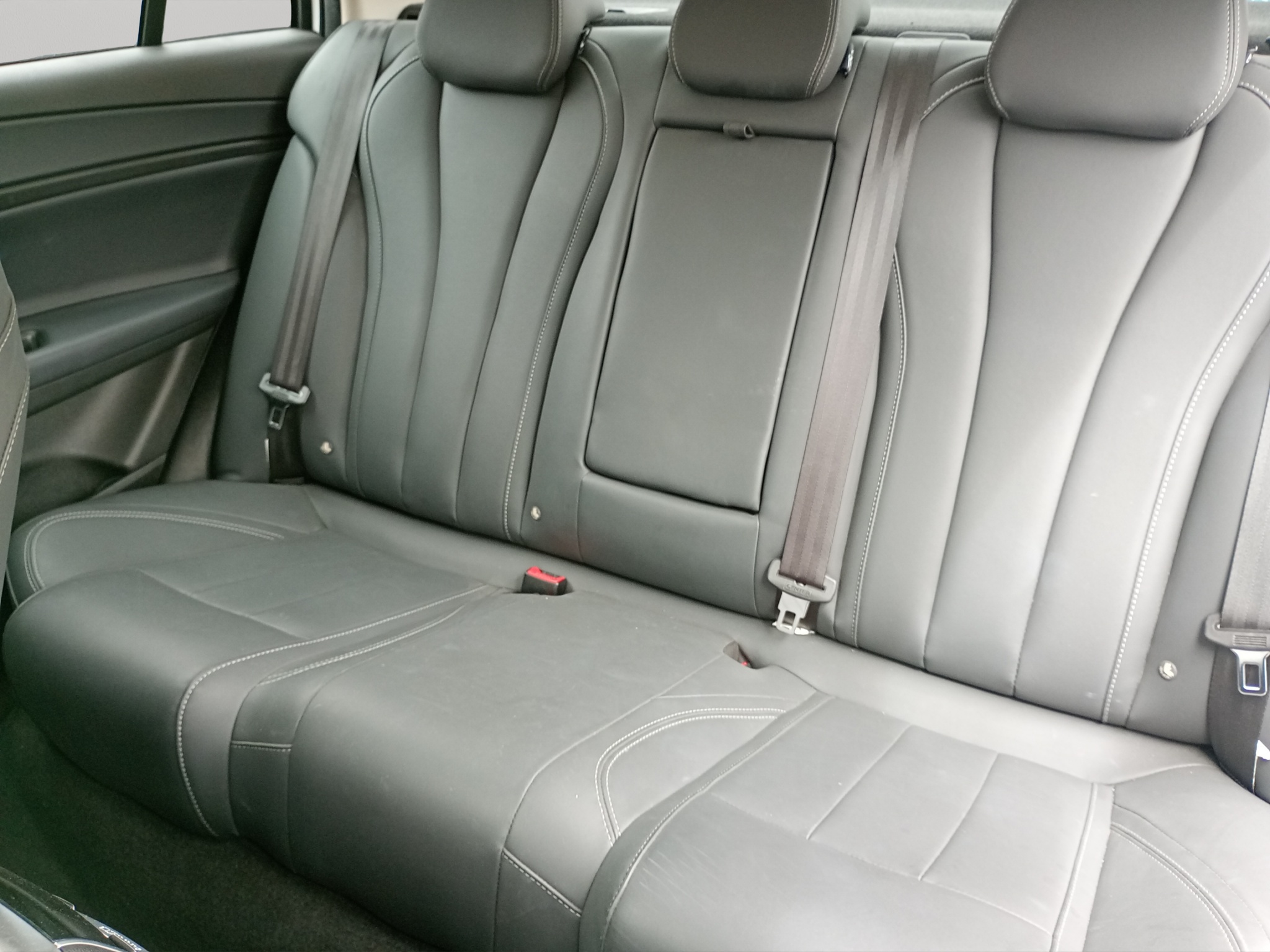 Omoda O5 4 pts. Unlimited, 1.5T, CVT, a/ac. Aut., QC, RA-17 bitono 2024