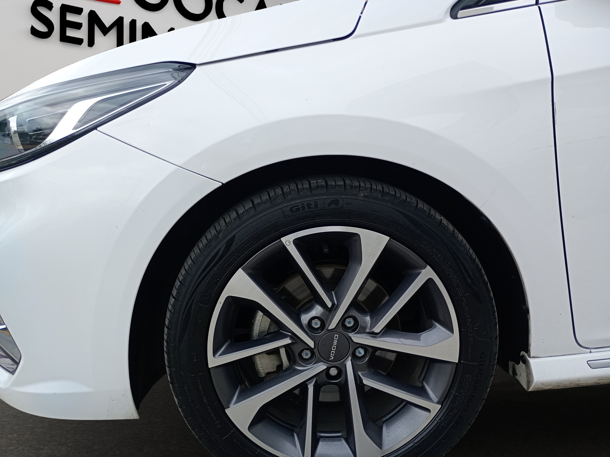 Omoda O5 4 pts. Unlimited, 1.5T, CVT, a/ac. Aut., QC, RA-17 bitono 2024