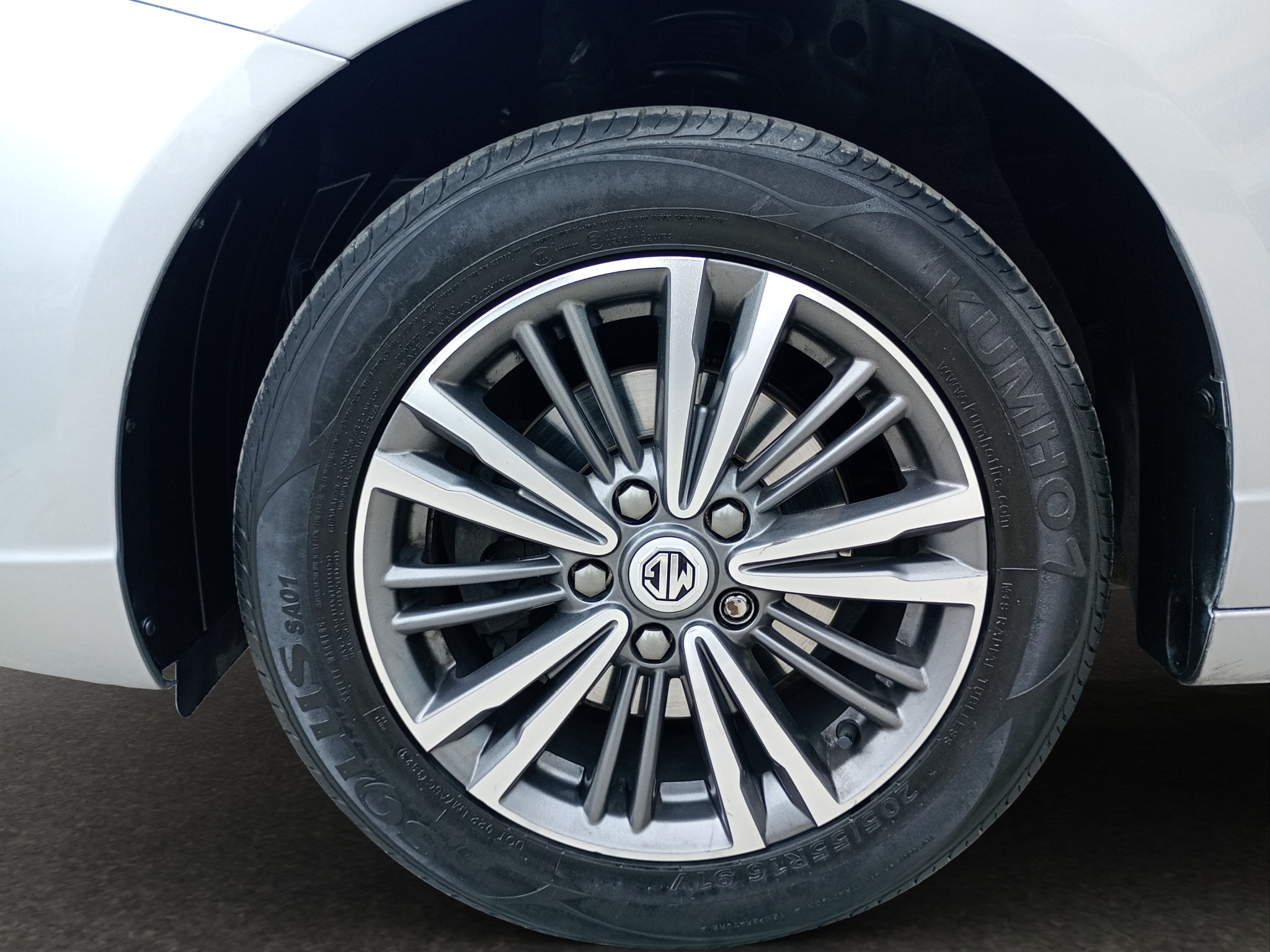 MG MG5 4 pts. Elegance, 1.5l, TM5, VE, piel, QC, RA-16 (línea anterior) 2024