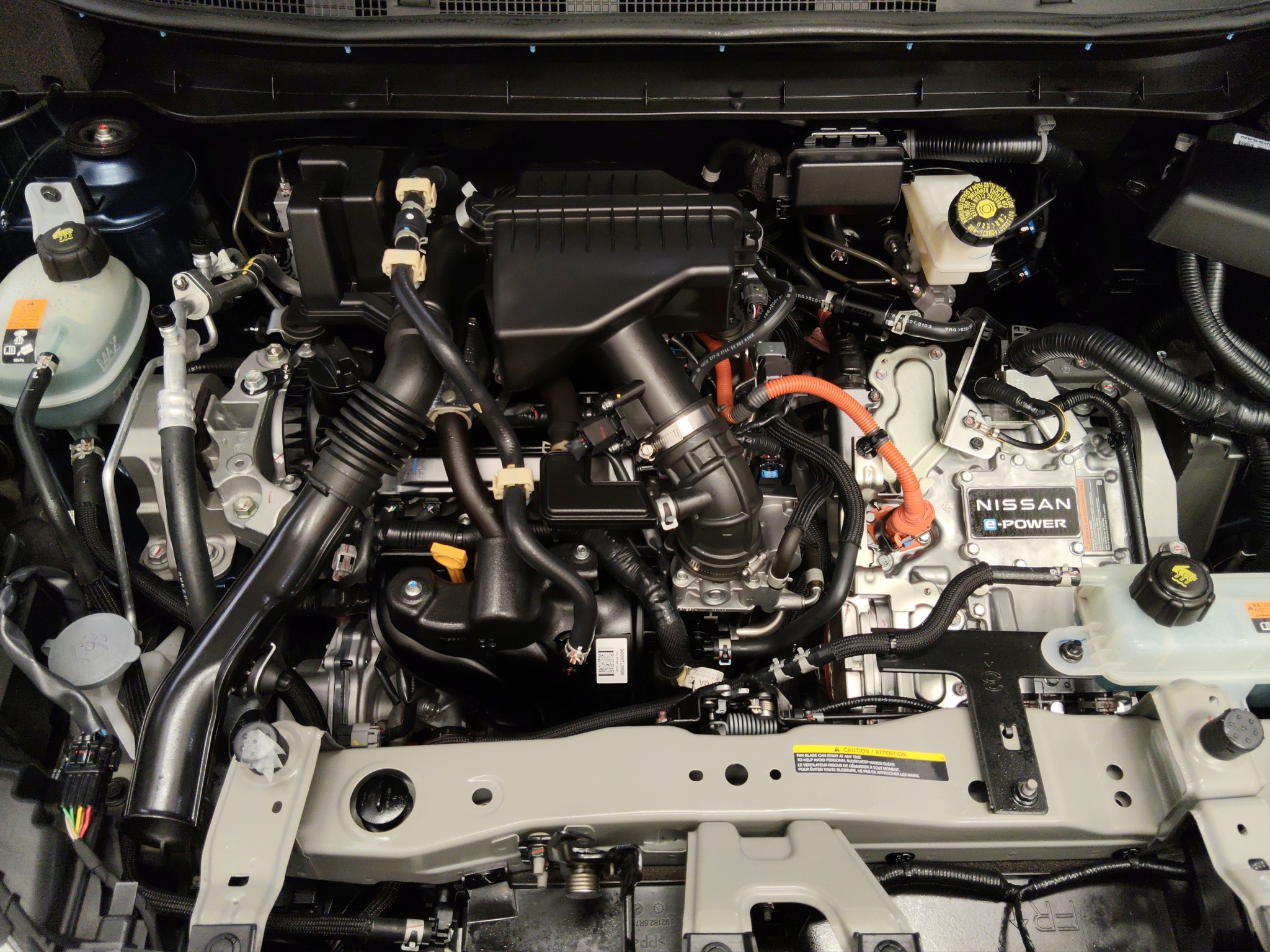 Nissan Kicks VUD 5 pts. Exclusive e-Power, E-REV, TA, piel, RA-17 2023