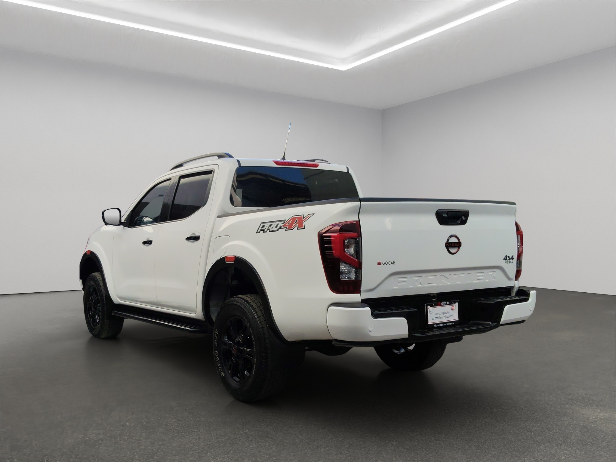 Nissan Comerciales Frontier y NP 300 Frontier Pick-Up 4 pts. Frontier Pro 4x, Doble Cab., L4, 2.5l, TA, a/ac., piel, RA-18, 4x4 2023
