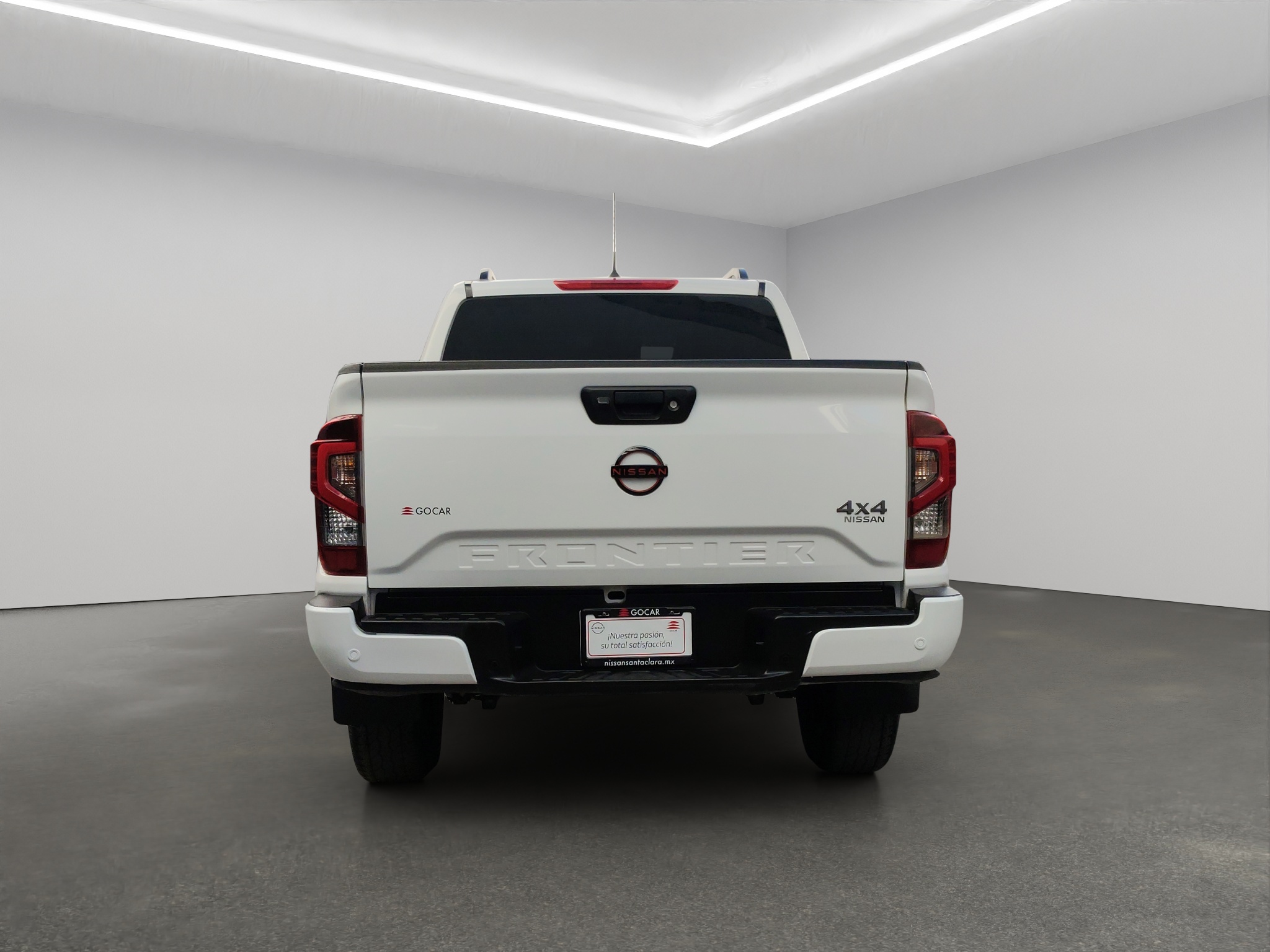 Nissan Comerciales Frontier y NP 300 Frontier Pick-Up 4 pts. Frontier Pro 4x, Doble Cab., L4, 2.5l, TA, a/ac., piel, RA-18, 4x4 2023