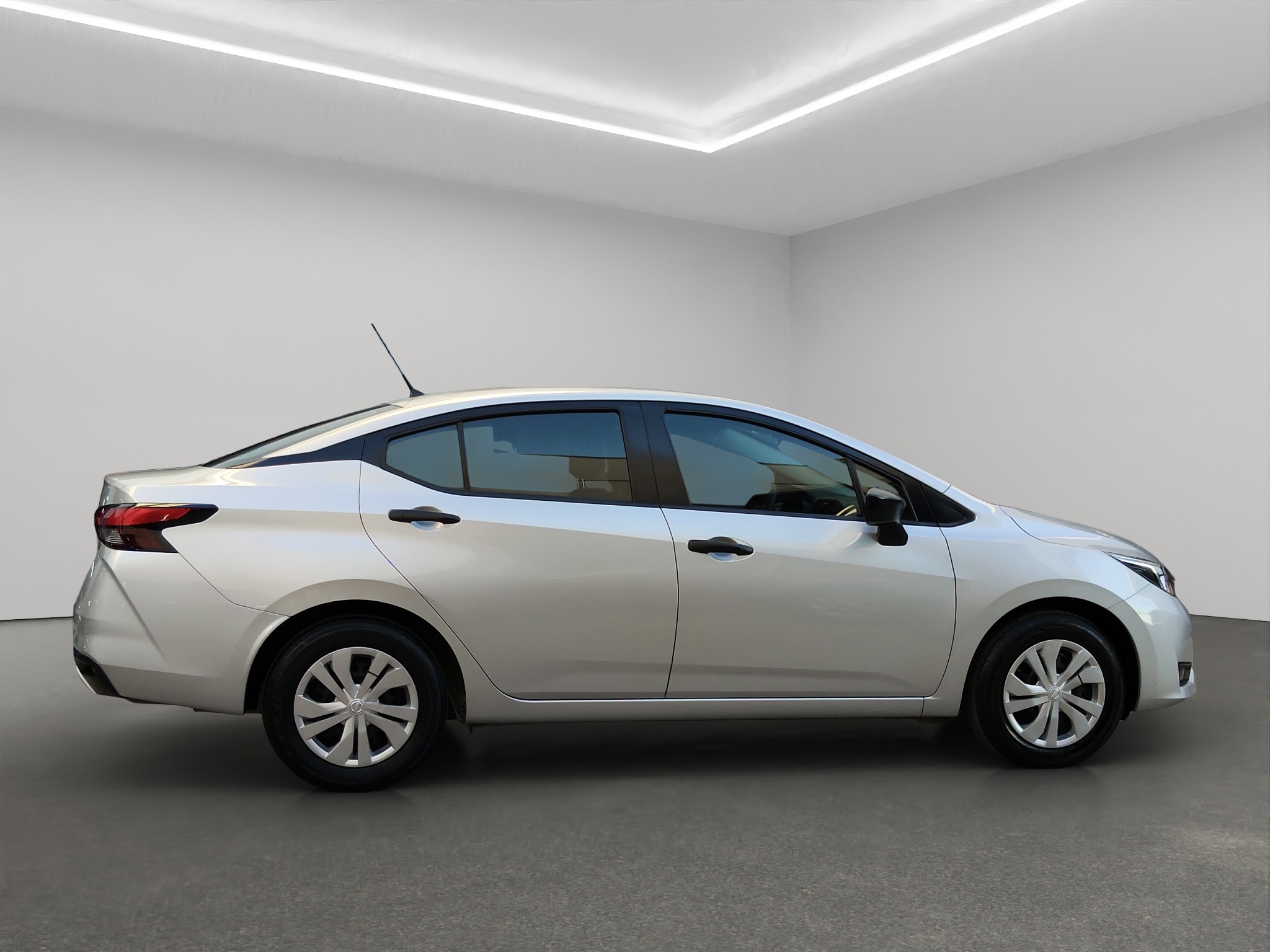 Nissan Versa 4 pts. Sense, TM5, a/ac., R-15 2024