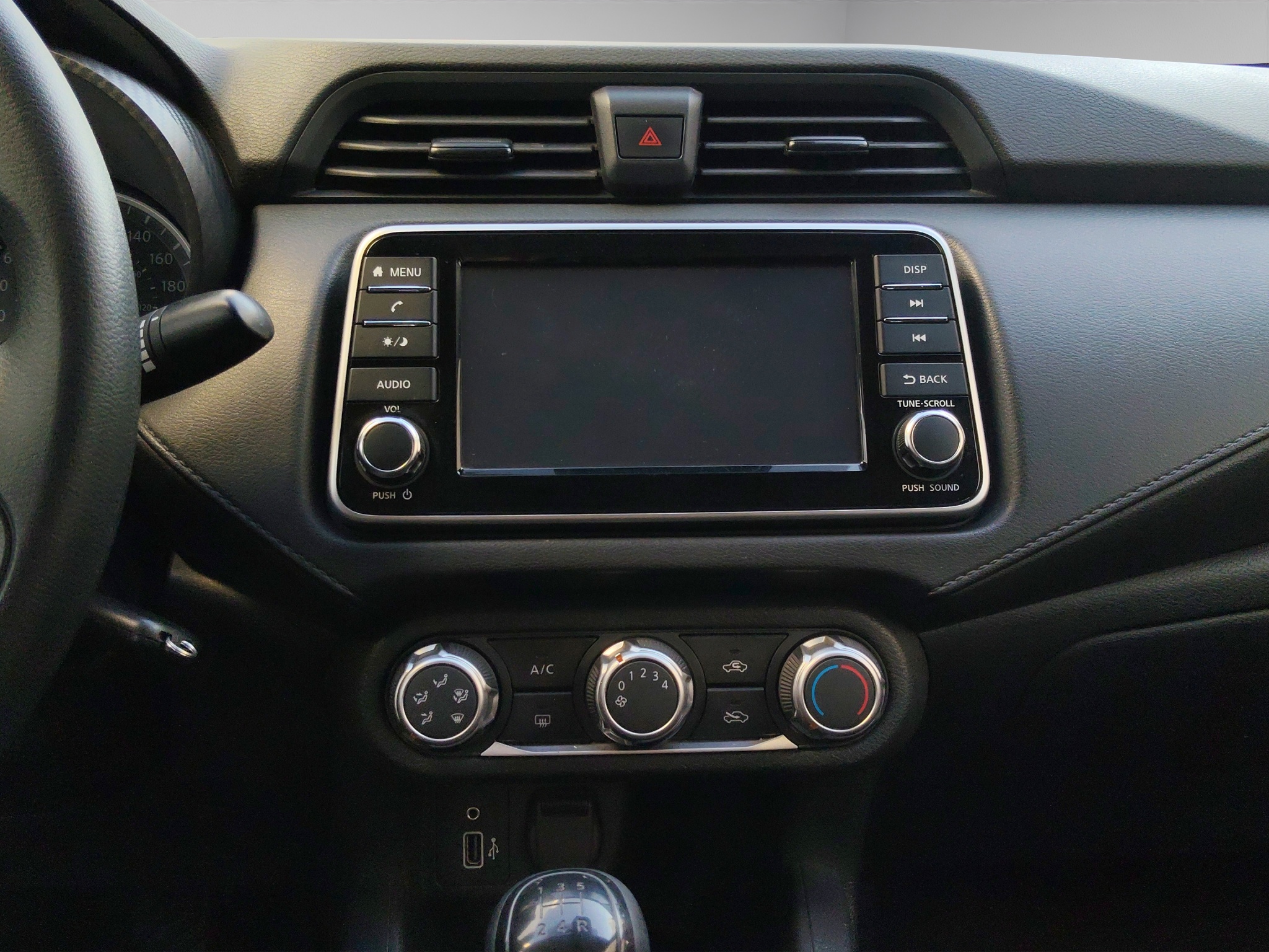 Nissan Versa 4 pts. Sense, TM5, a/ac., R-15 2024