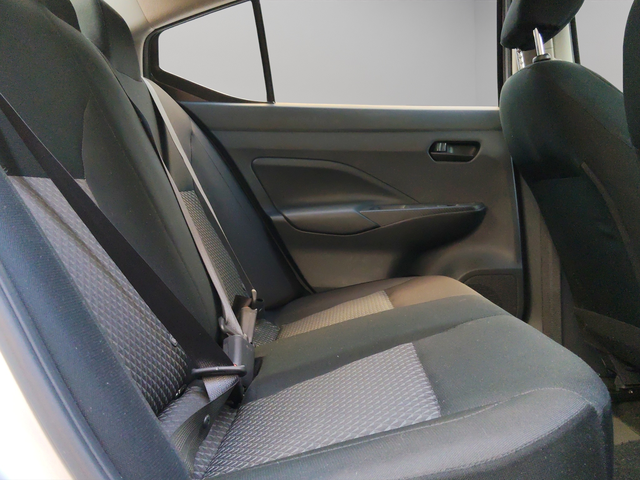 Nissan Versa 4 pts. Sense, TM5, a/ac., R-15 2024