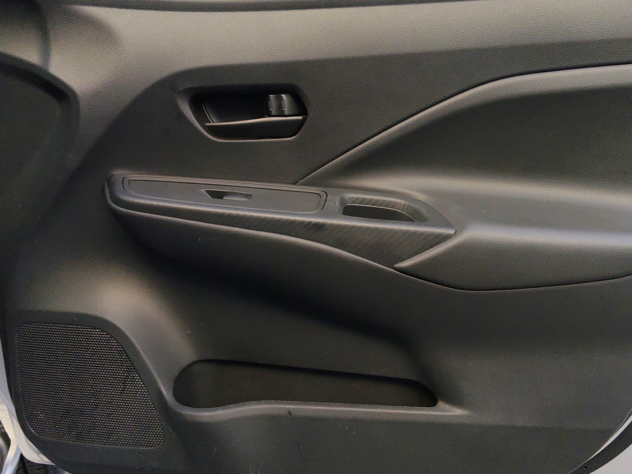 Nissan Versa 4 pts. Sense, TM5, a/ac., R-15 2024