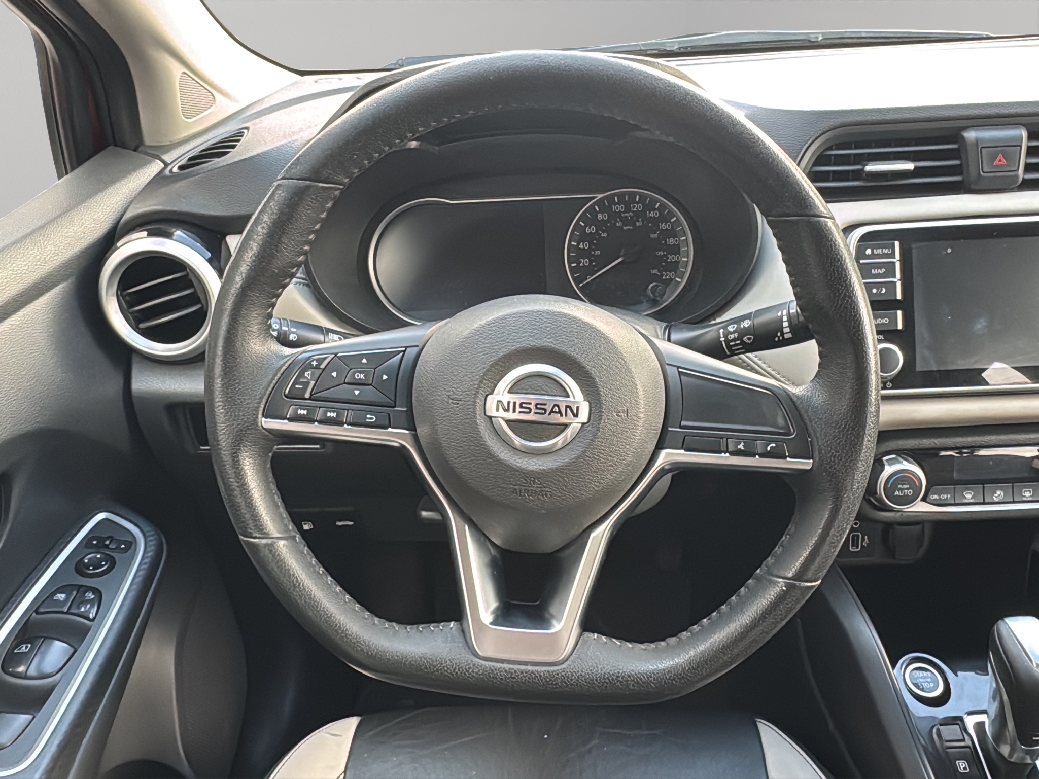 Nissan Versa 4 pts. Platinum, CVT, a/ac. Aut., VE, piel, GPS, f. led, RA-17 (línea nueva) 2020