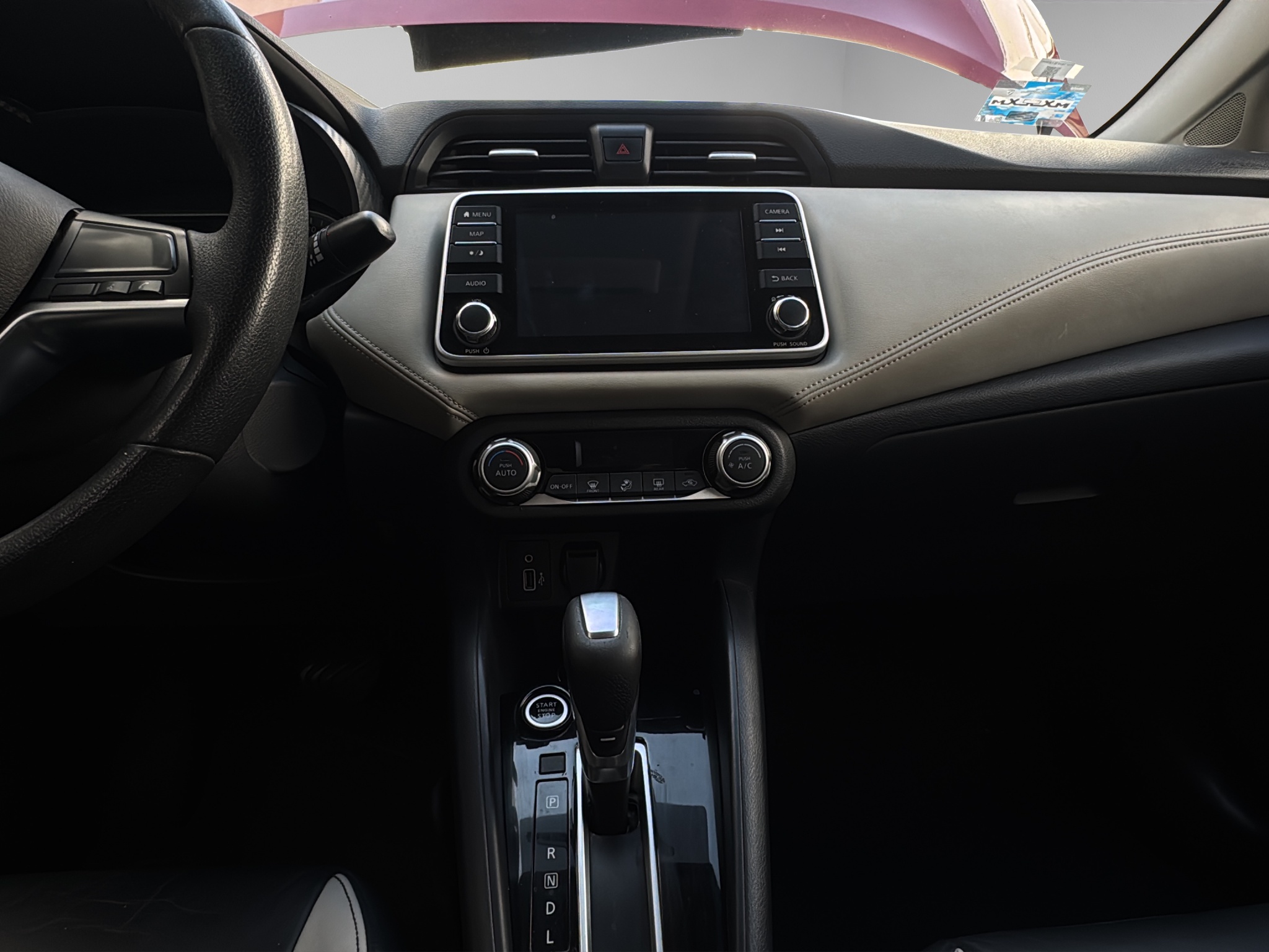 Nissan Versa 4 pts. Platinum, CVT, a/ac. Aut., VE, piel, GPS, f. led, RA-17 (línea nueva) 2020