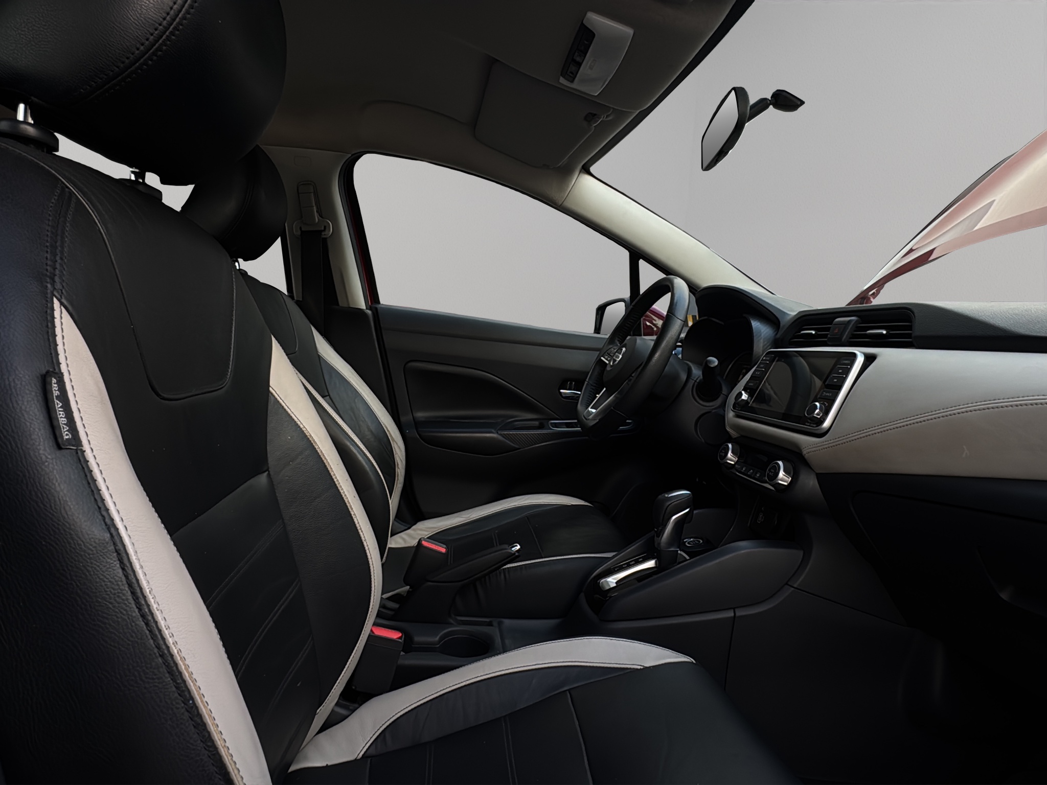 Nissan Versa 4 pts. Platinum, CVT, a/ac. Aut., VE, piel, GPS, f. led, RA-17 (línea nueva) 2020