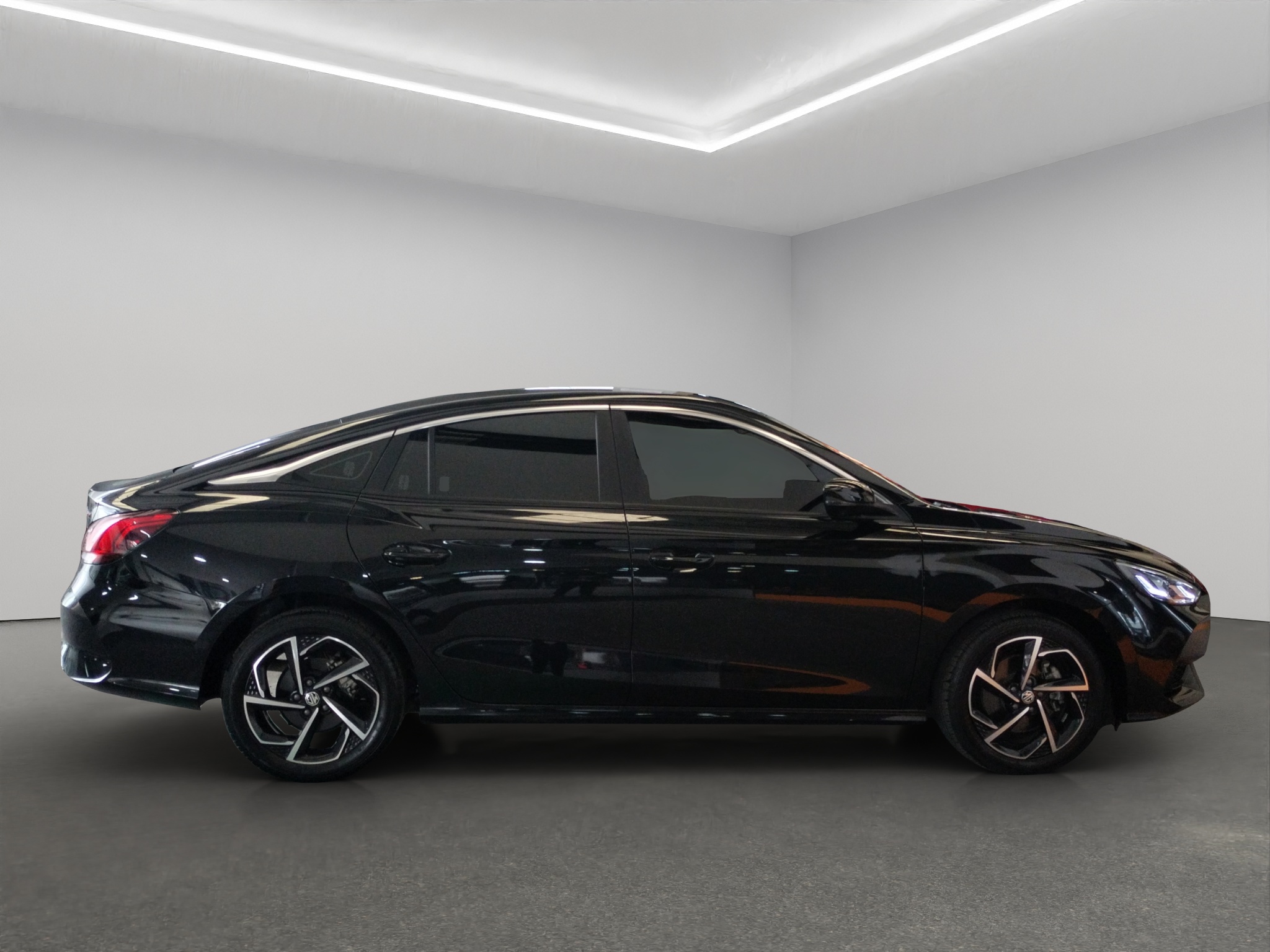 MG GT 4 pts. Alpha, 1.5T, TA, piel, QC, cambios al volante, RA-17 2024