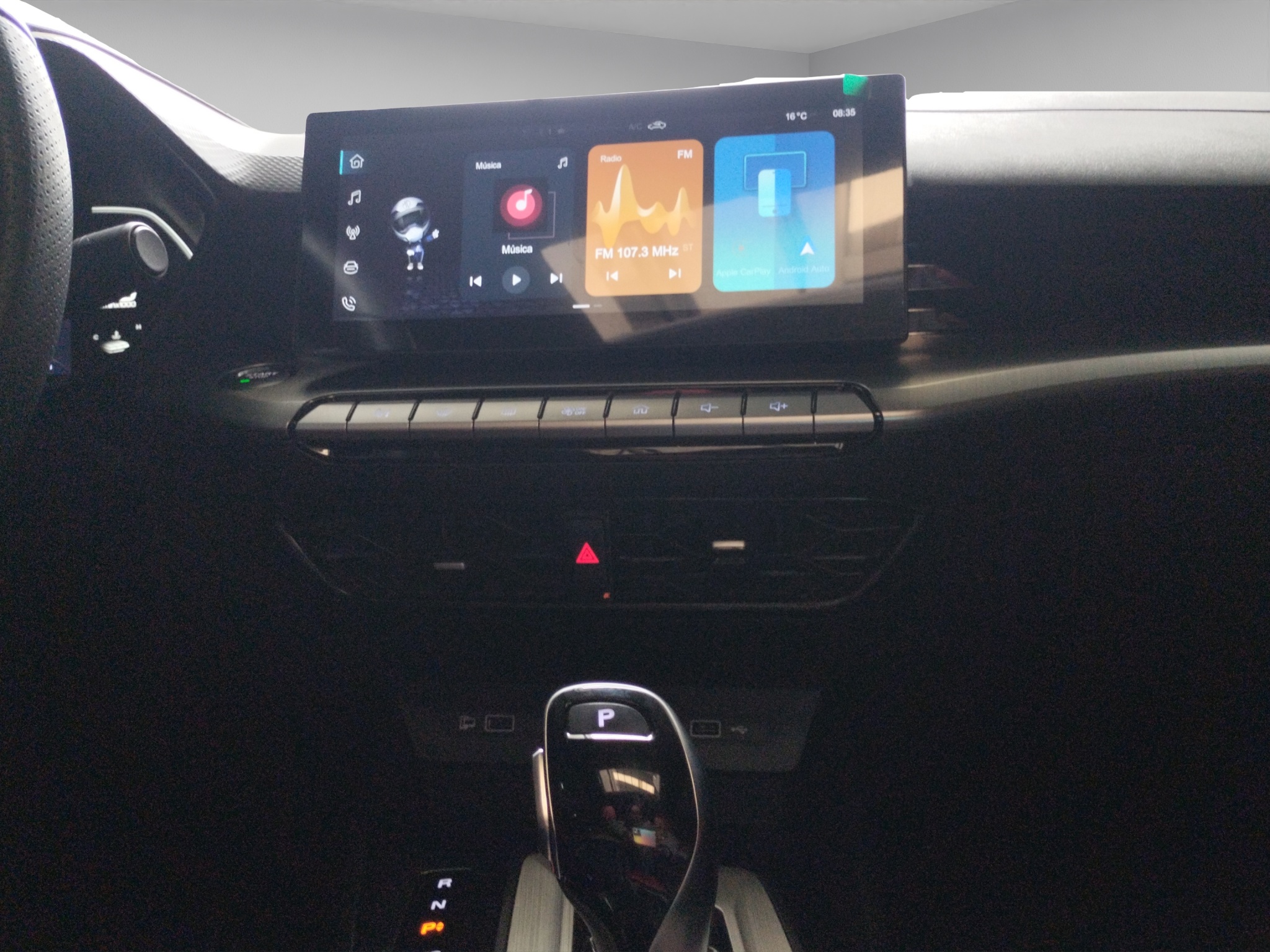 MG GT 4 pts. Alpha, 1.5T, TA, piel, QC, cambios al volante, RA-17 2024