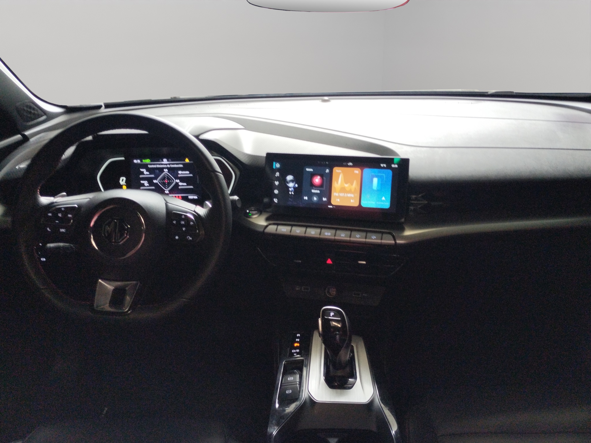 MG GT 4 pts. Alpha, 1.5T, TA, piel, QC, cambios al volante, RA-17 2024