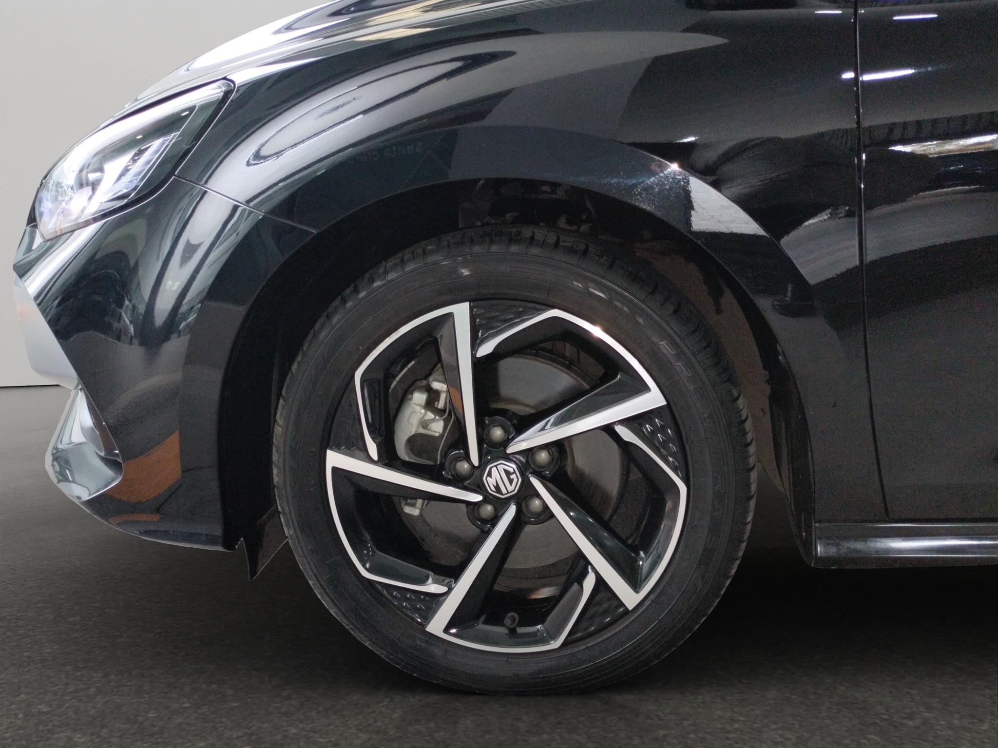 MG GT 4 pts. Alpha, 1.5T, TA, piel, QC, cambios al volante, RA-17 2024