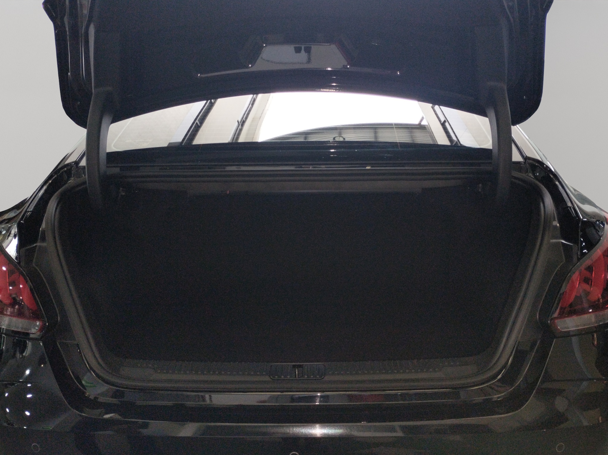 MG GT 4 pts. Alpha, 1.5T, TA, piel, QC, cambios al volante, RA-17 2024