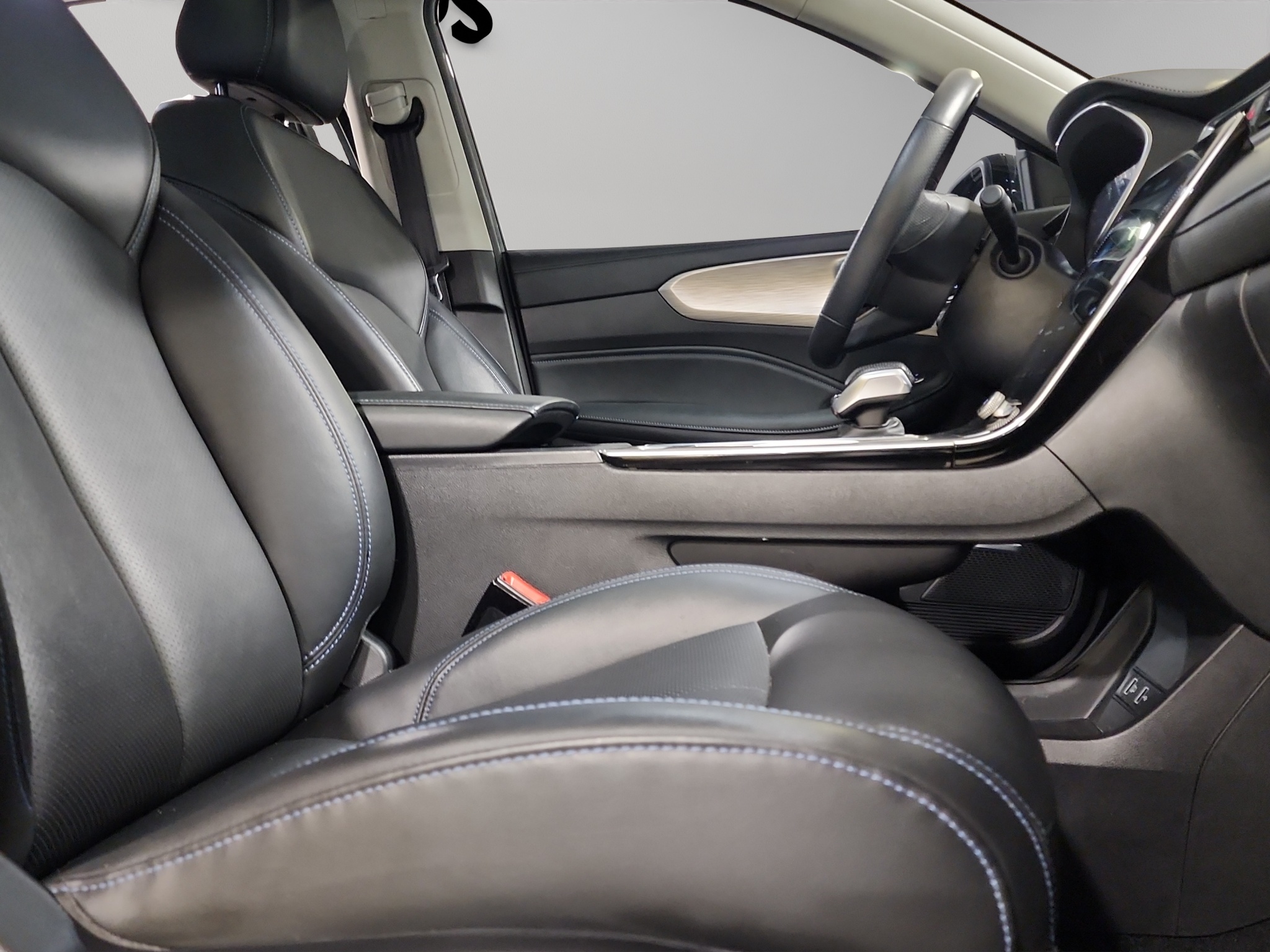 MG RX5 VUD 5 pts. Excite, 1.5T, TA, piel, RA-18 2024