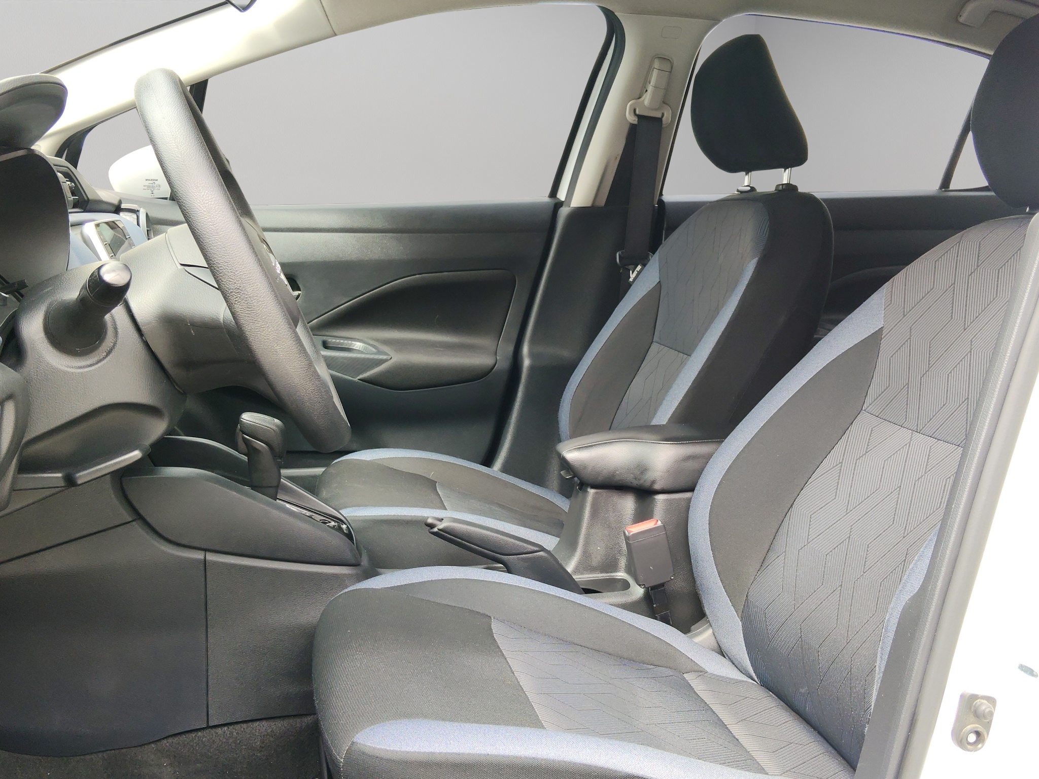 Nissan Versa ADVANCE CVT 2024