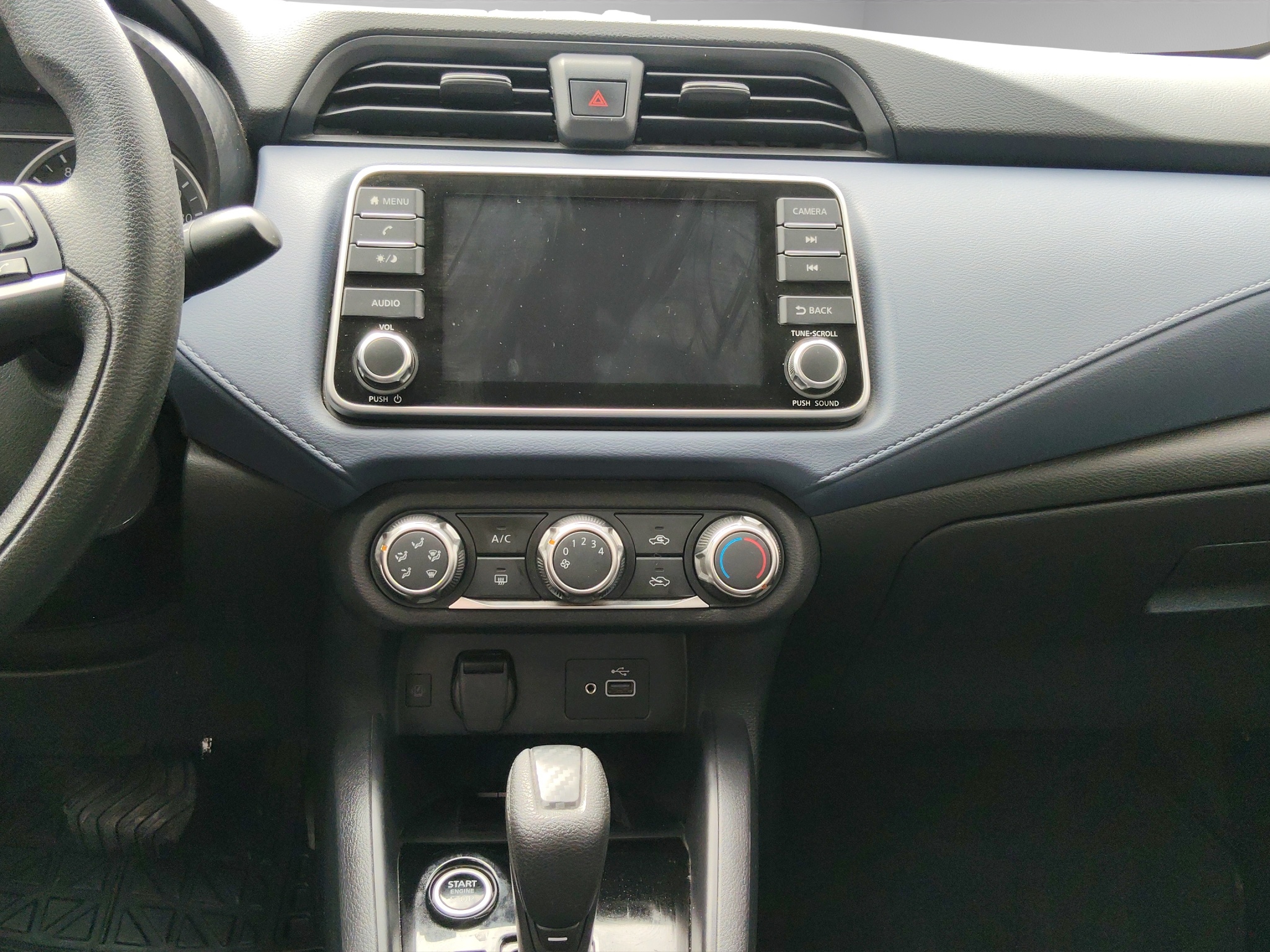 Nissan Versa ADVANCE CVT 2024