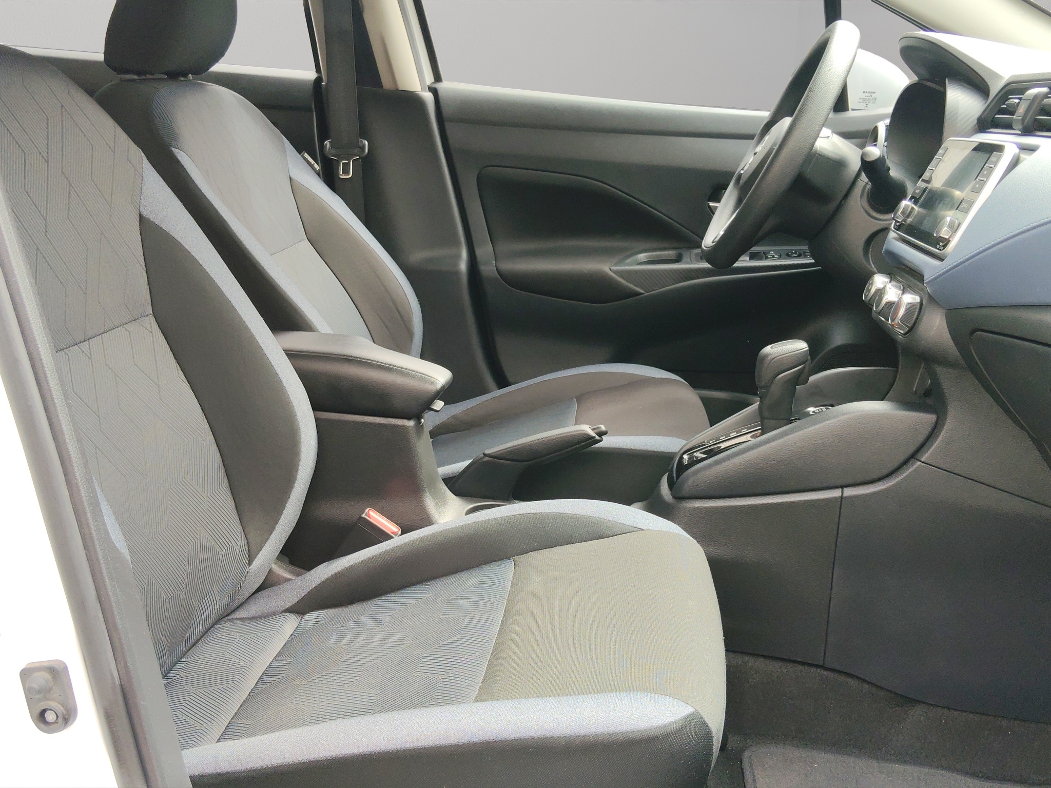 Nissan Versa ADVANCE CVT 2024