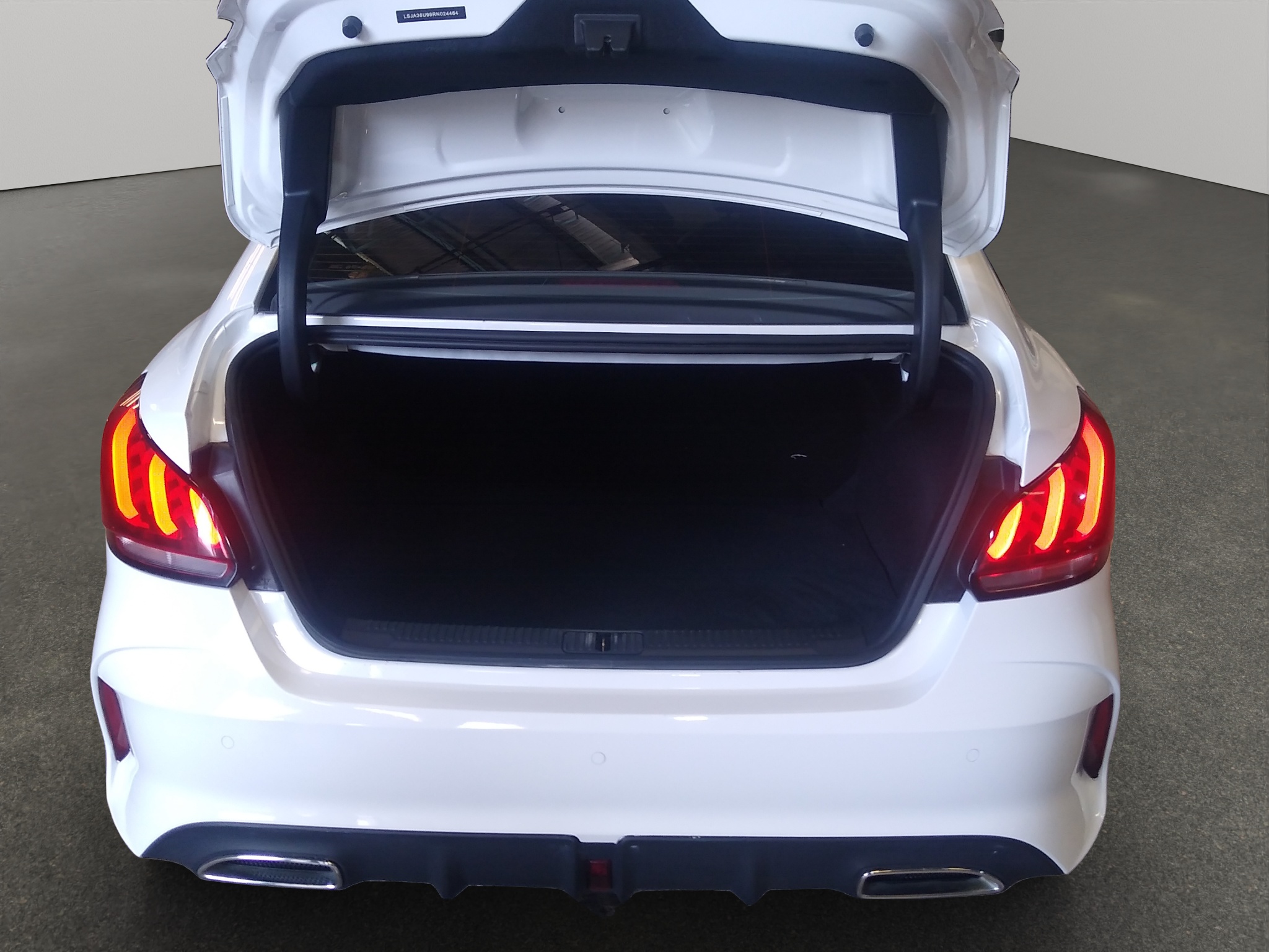 MG GT 4 pts. Excite, 1.5T, TA, piel, QC, RA-17 2024