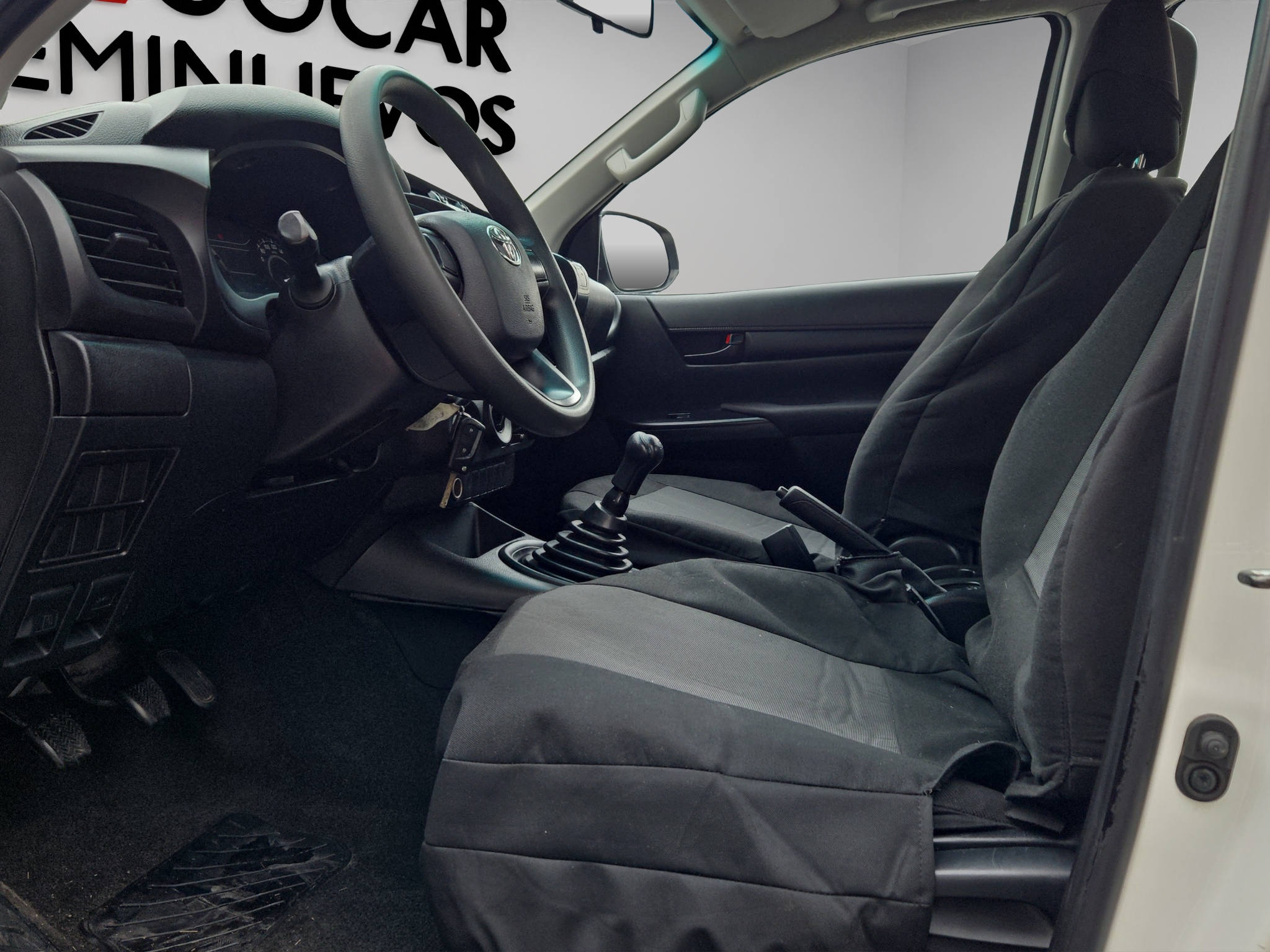 Toyota Comerciales Hilux Pick-Up 4 pts. Base, Doble Cab., TM5, a/ac., VE del. 2019