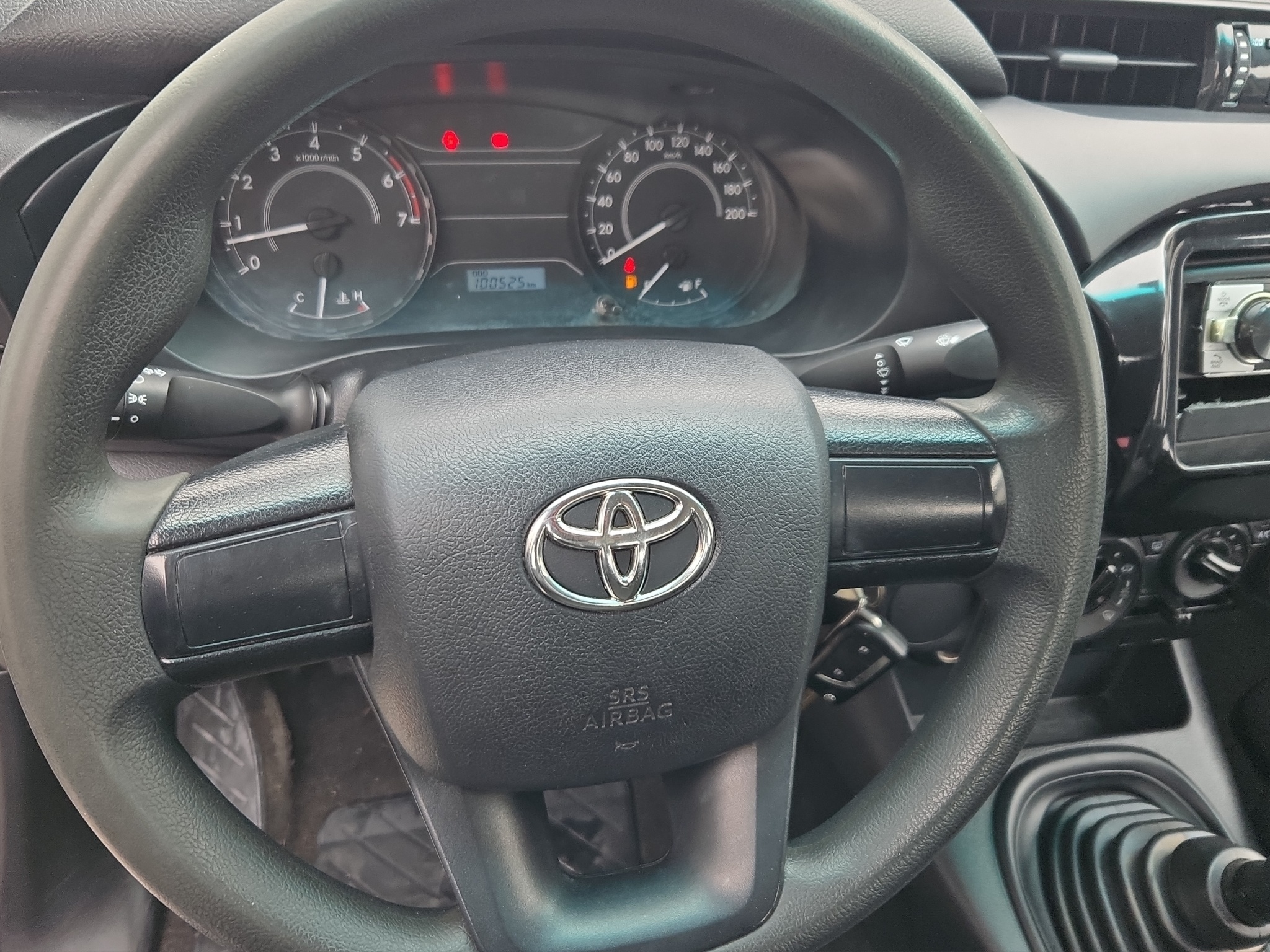 Toyota Comerciales Hilux Pick-Up 4 pts. Base, Doble Cab., TM5, a/ac., VE del. 2019