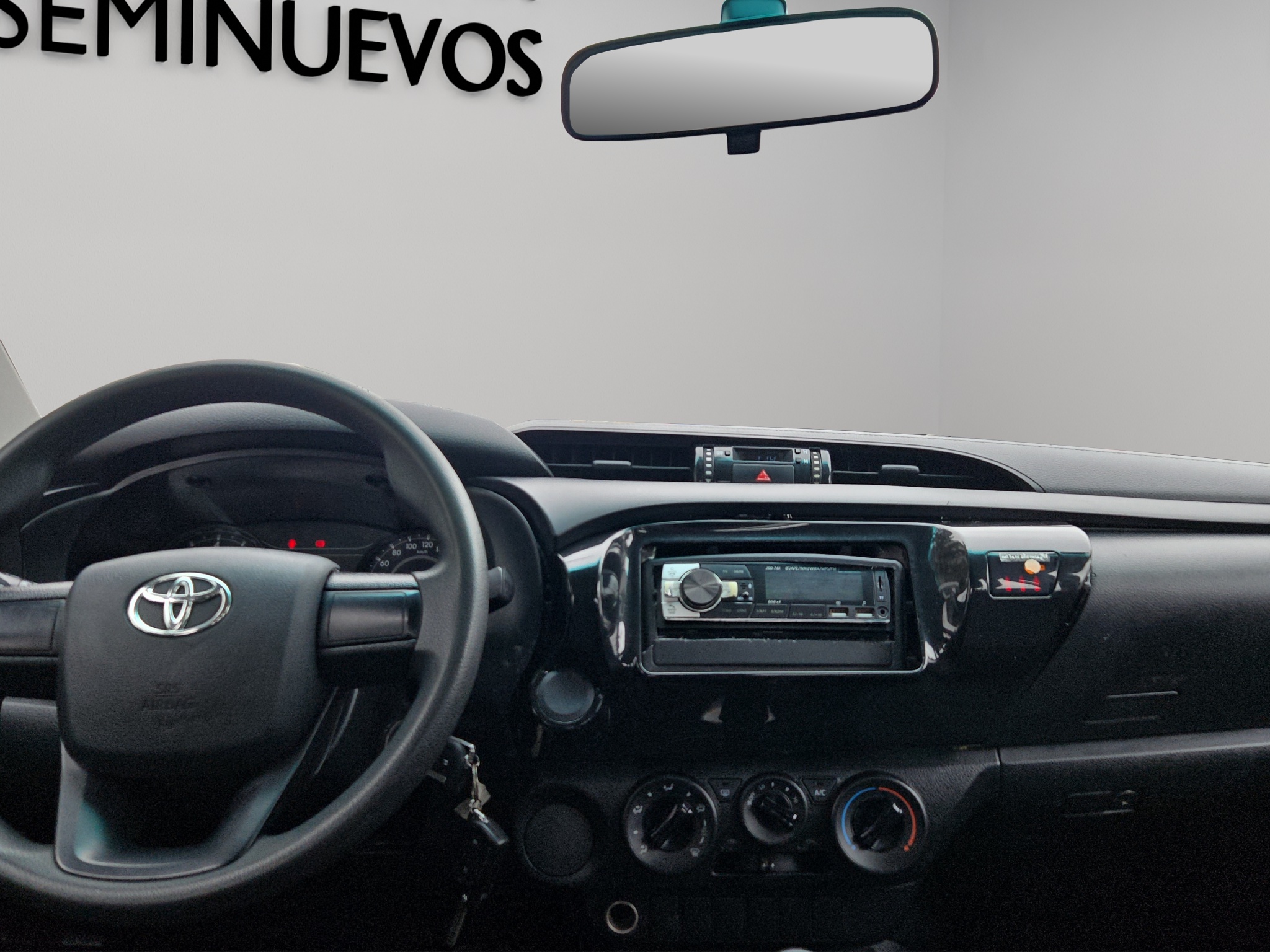 Toyota Comerciales Hilux Pick-Up 4 pts. Base, Doble Cab., TM5, a/ac., VE del. 2019